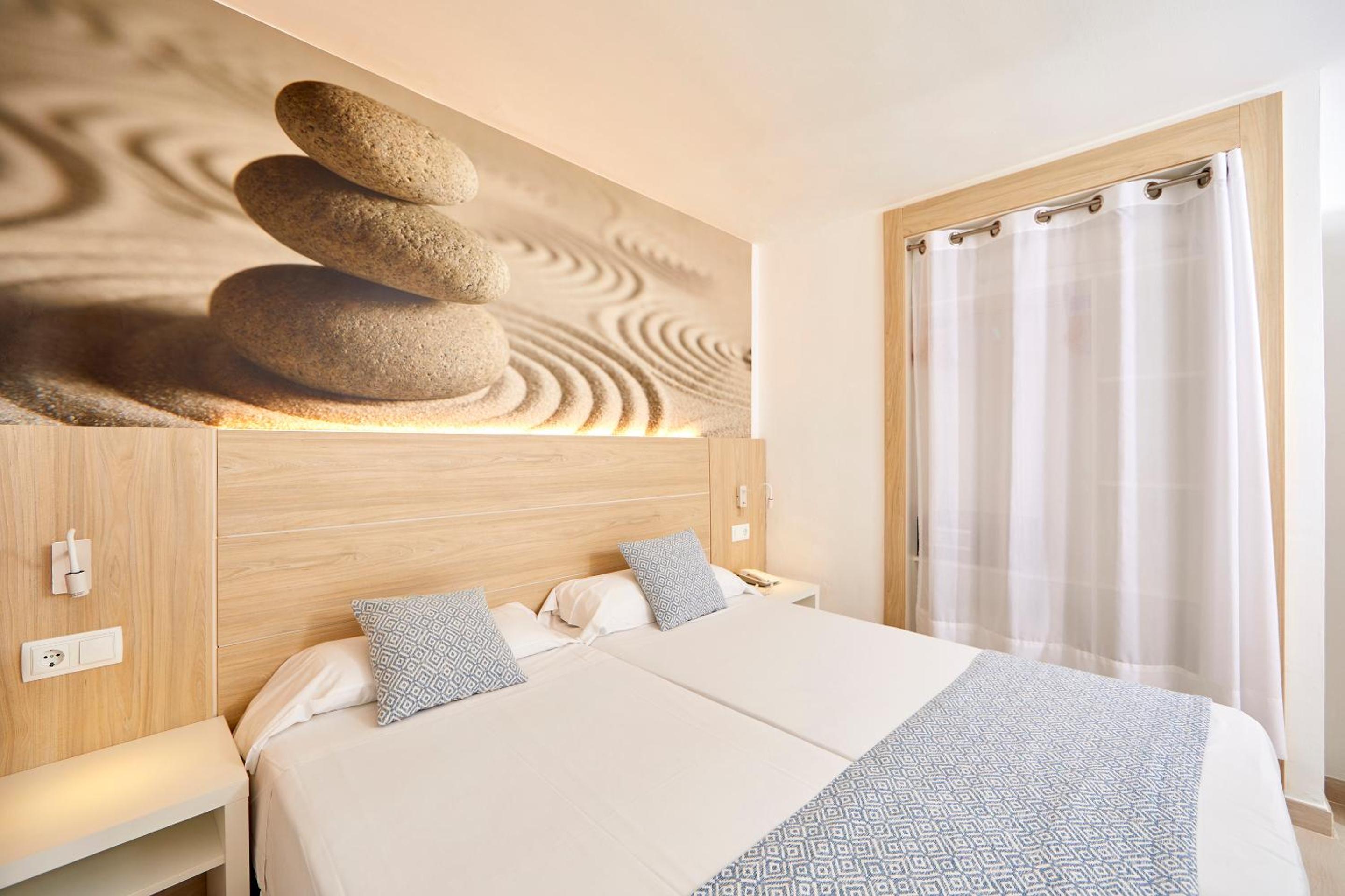 One-Bedroom Apartment with Balcony