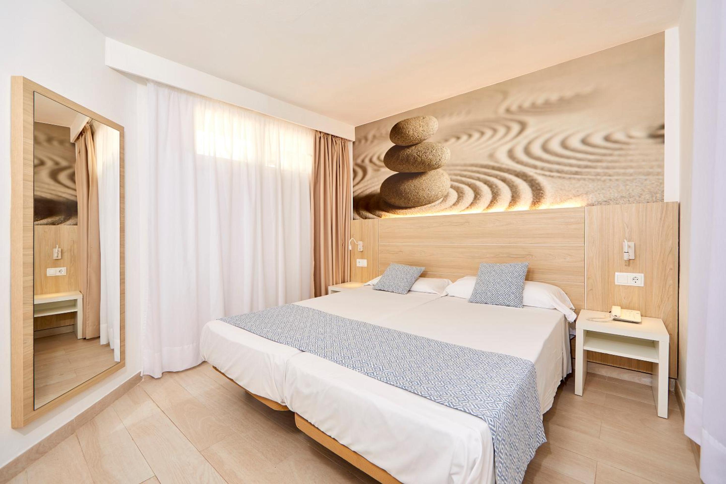 One-Bedroom Apartment with Balcony