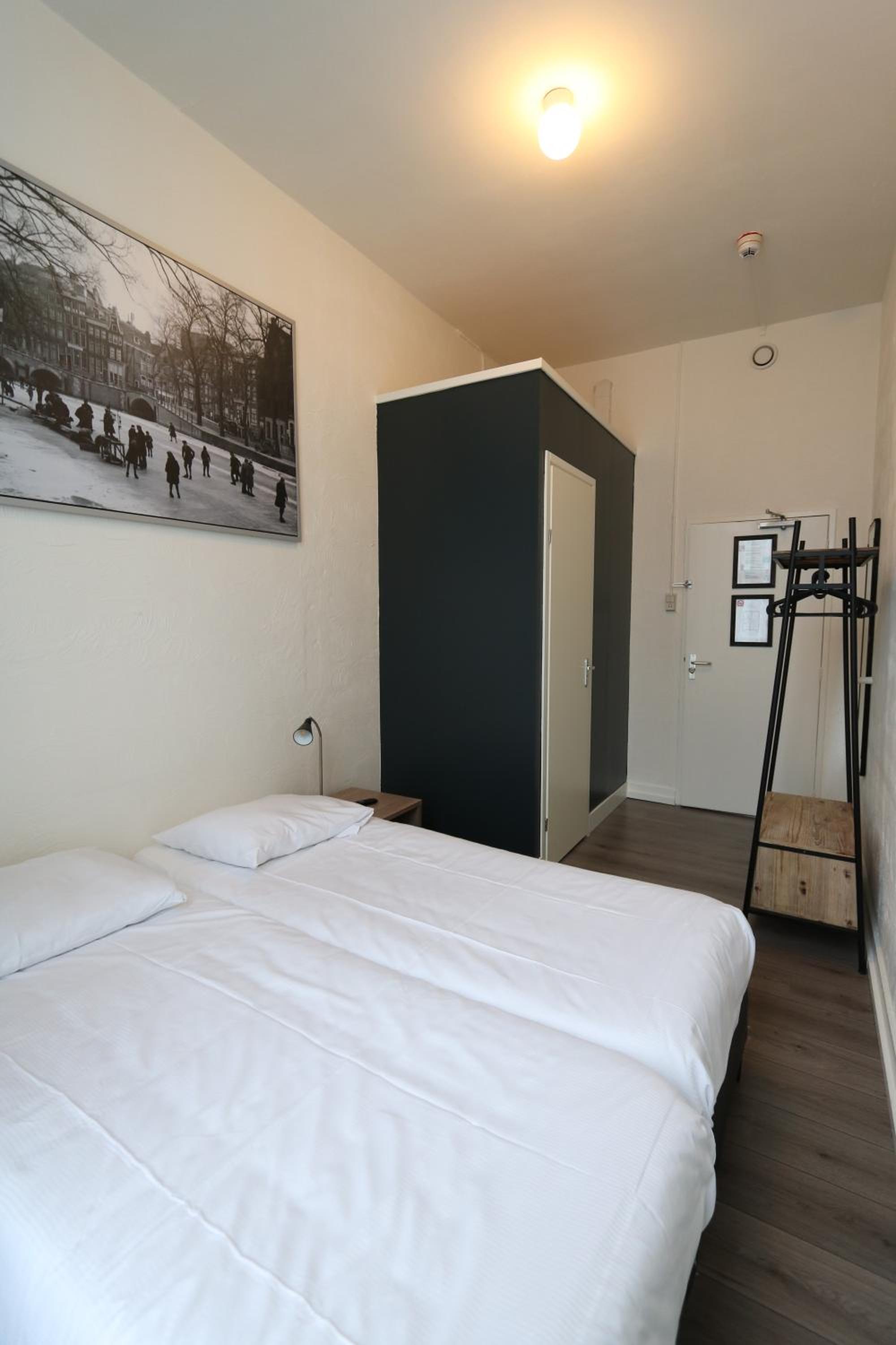 Twin Room with Shower photo 1