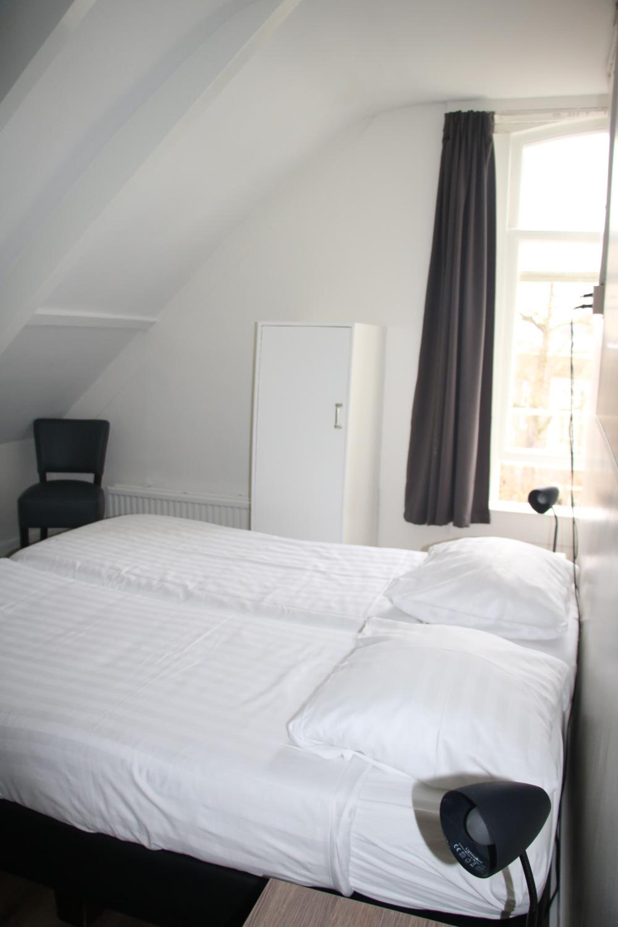 Twin Room with Shower photo 2