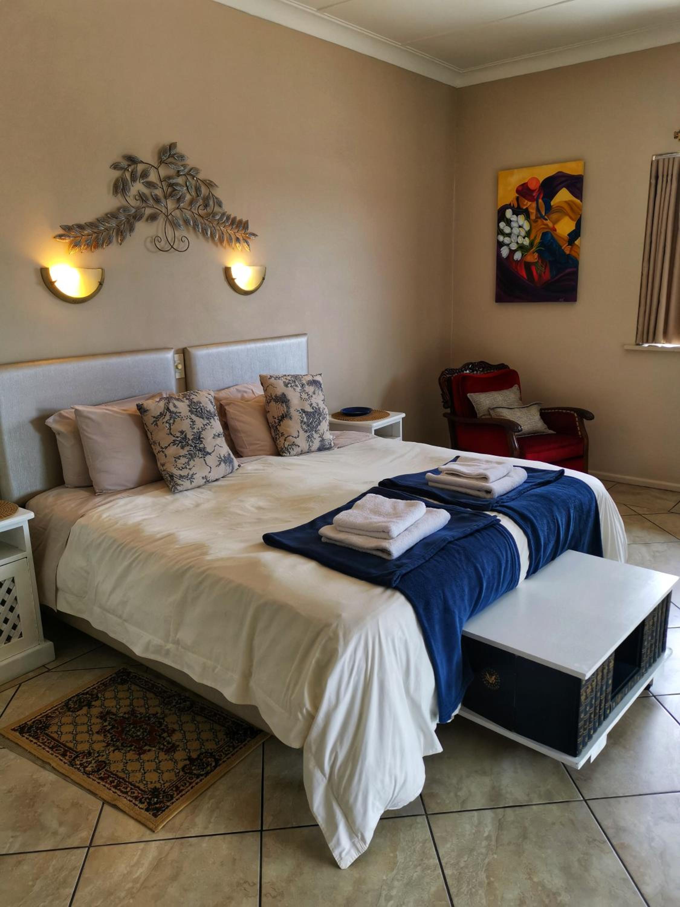 King Room with Balcony - Photo 2
