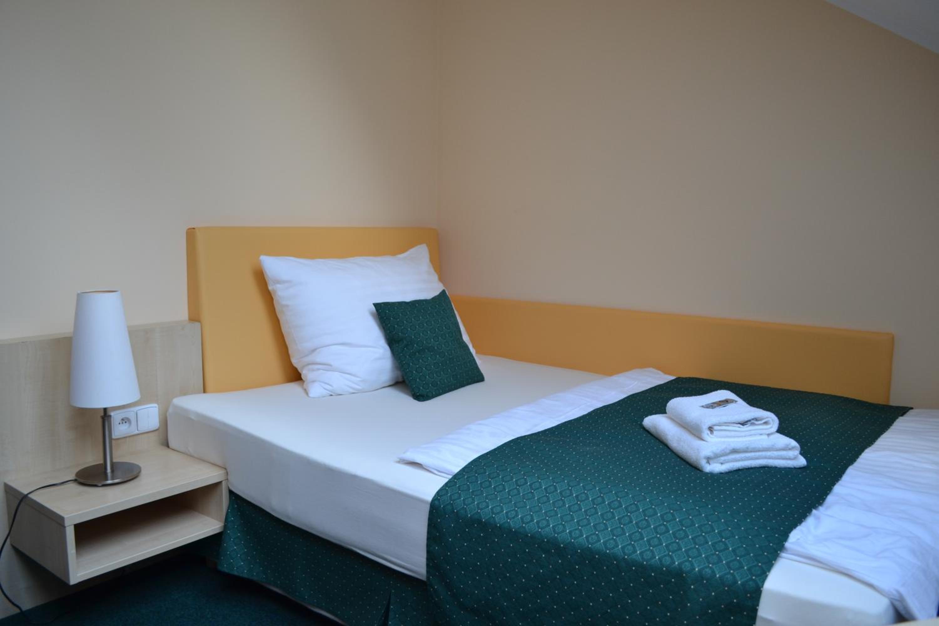 Economy Double Room photo 3