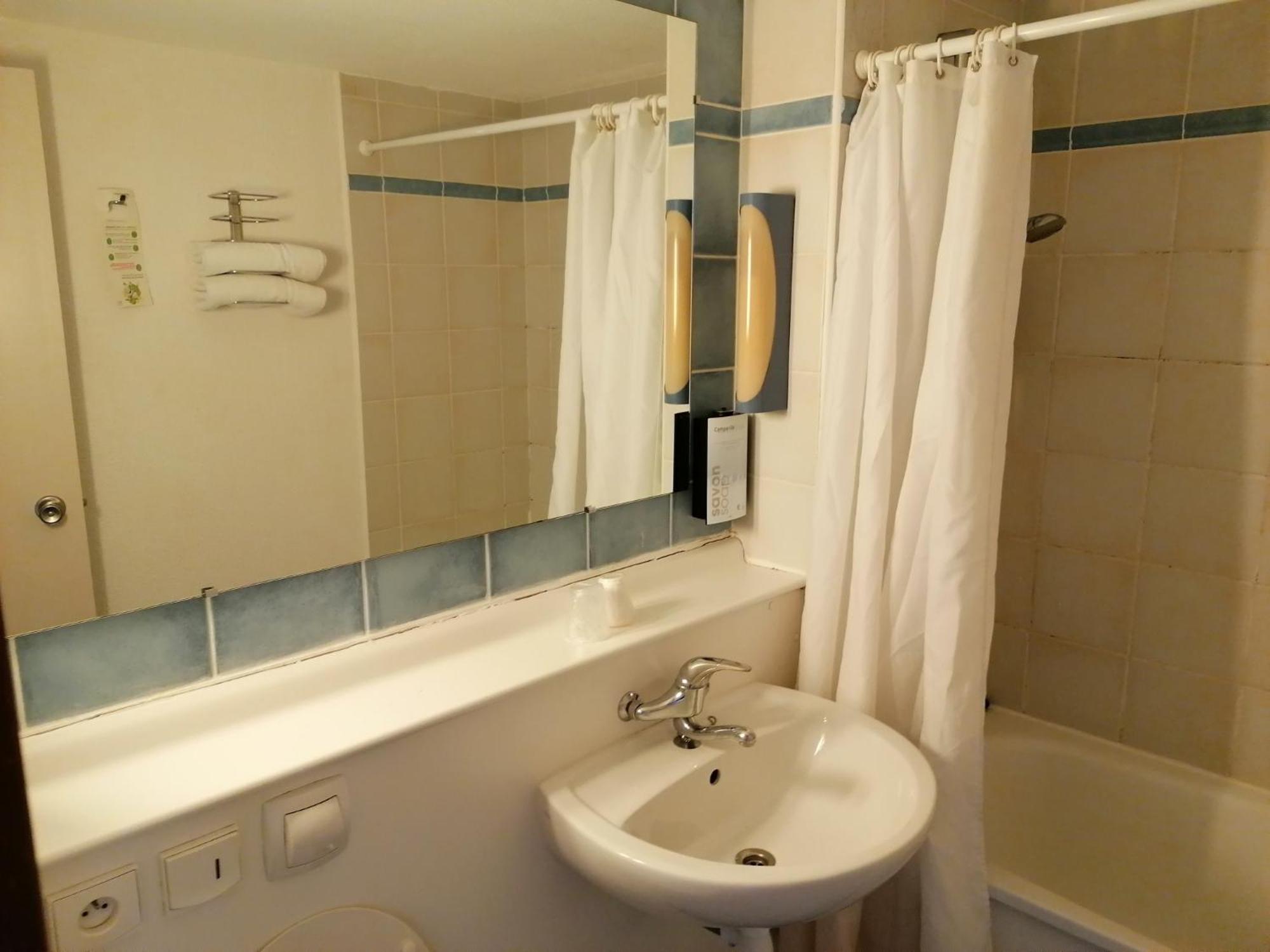 Twin Room - Photo 4