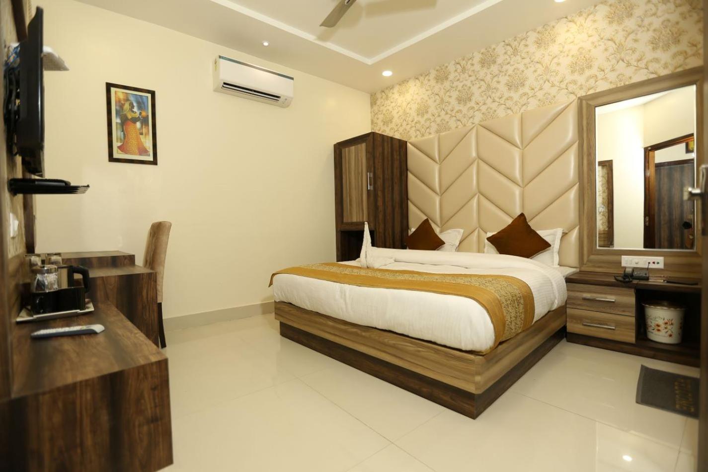 Standard King Room - Photo 2