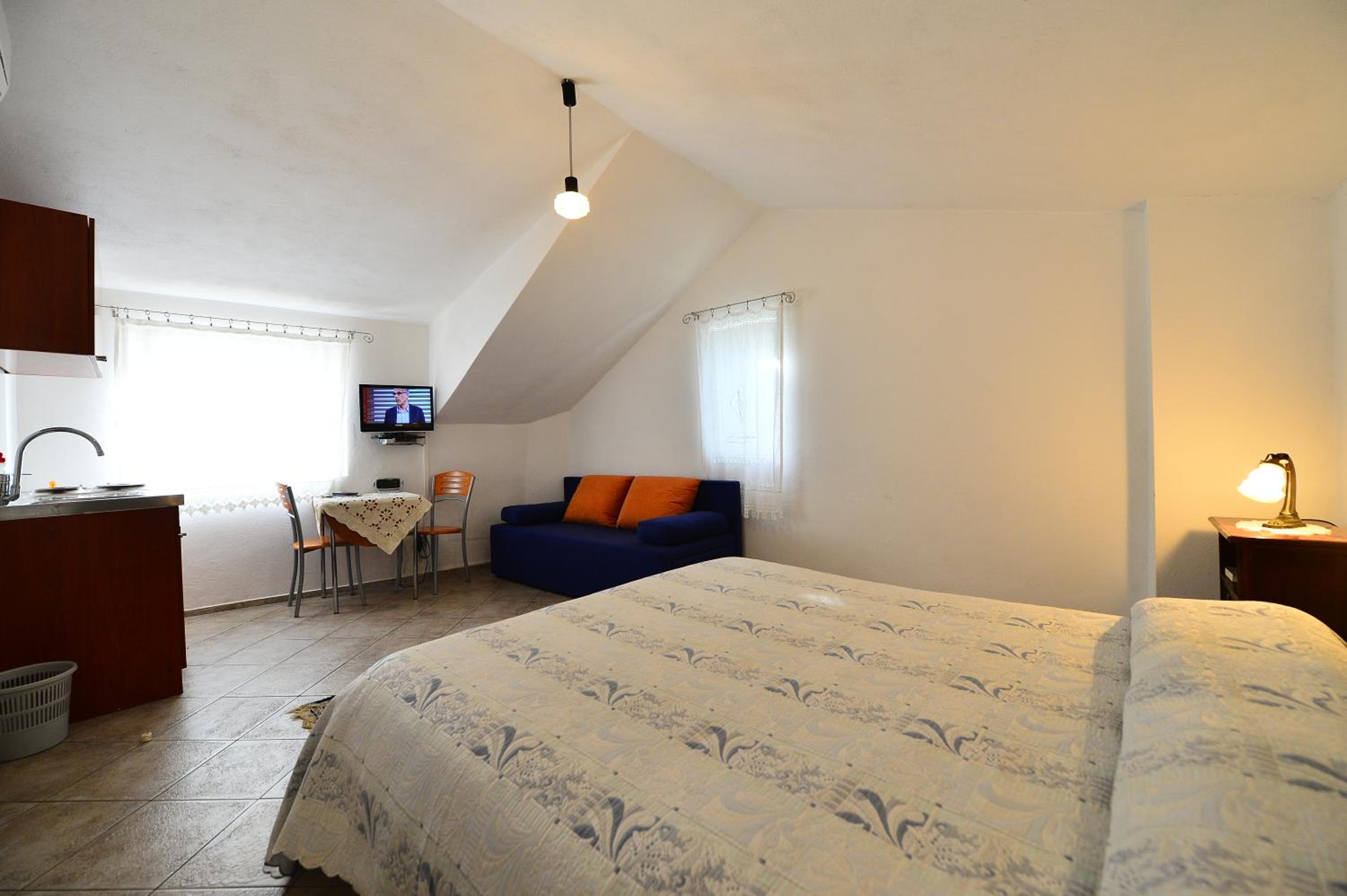 Studio (3 Adults) - Photo 14