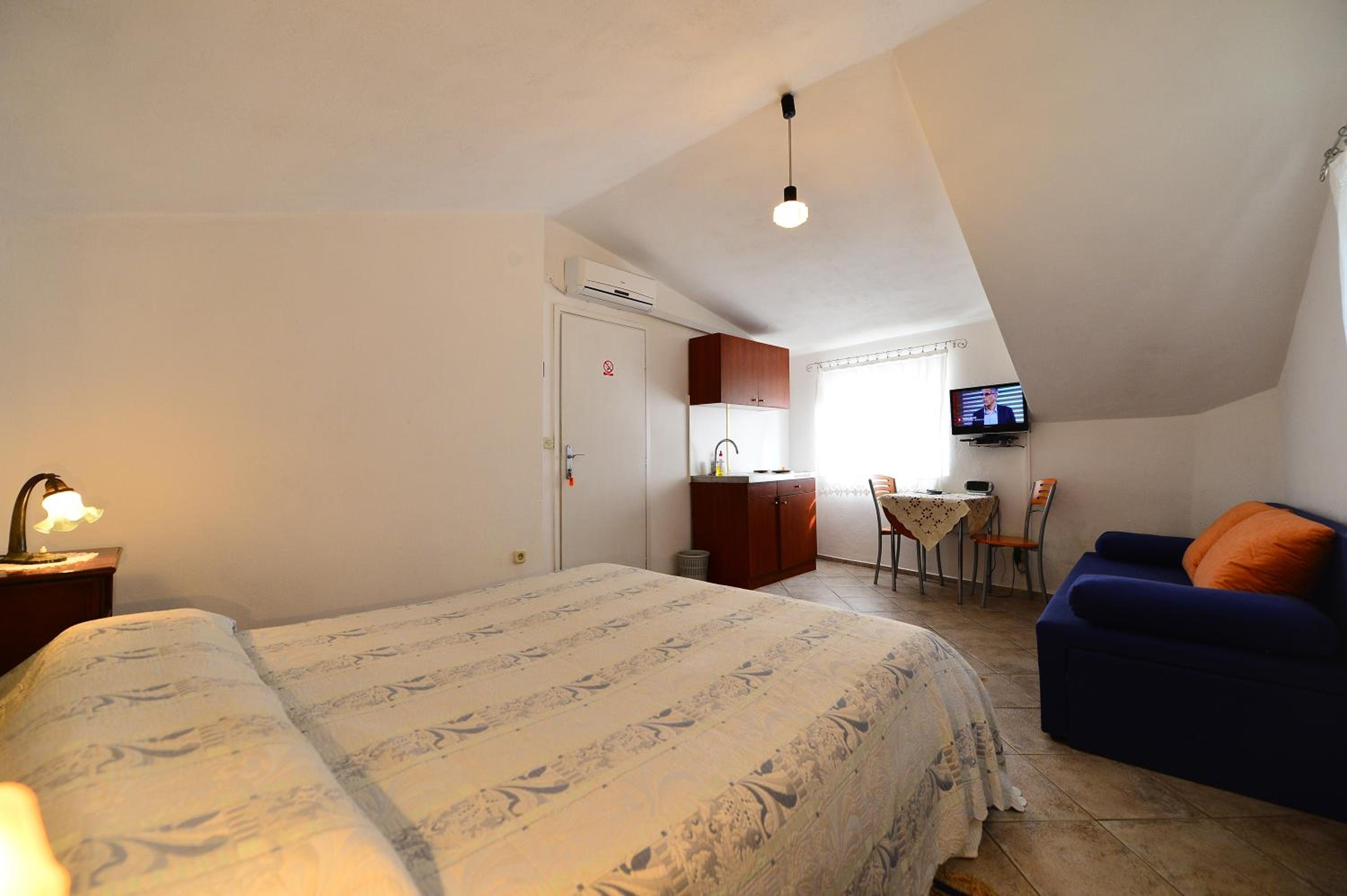 Studio (3 Adults) - Photo 2