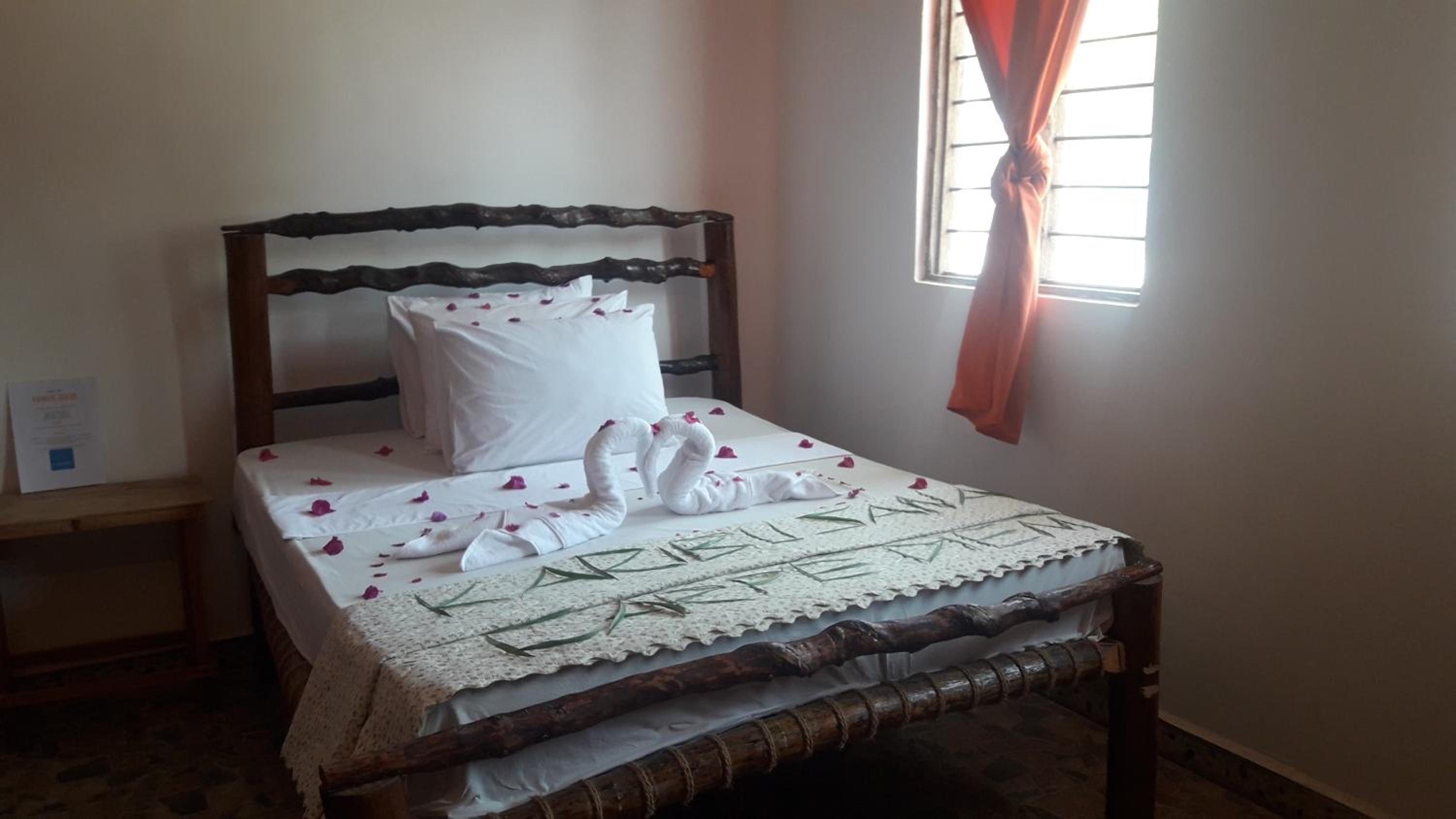 Triple Room with Private Bathroom - Photo 2