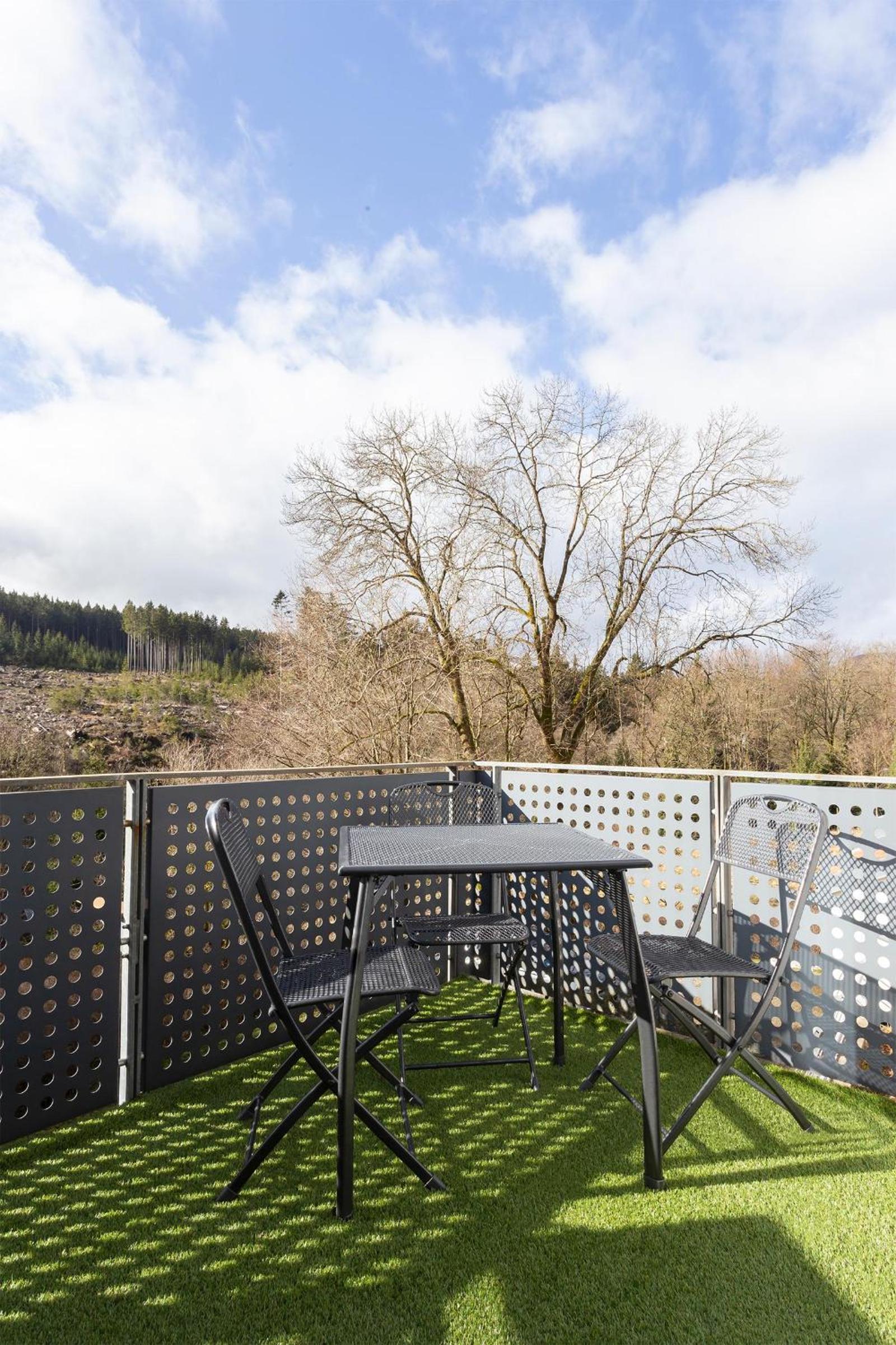 Apartment with Balcony photo 3