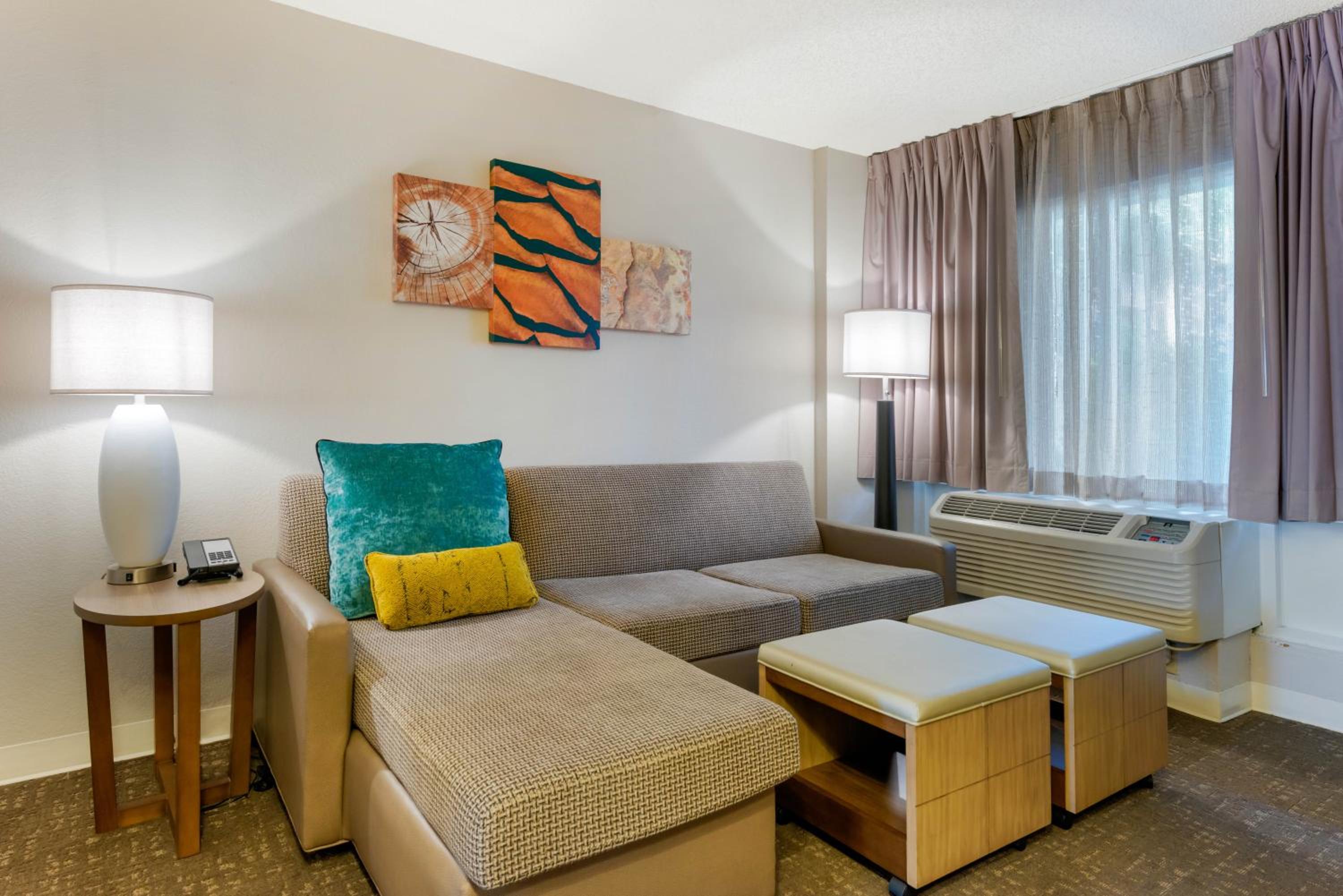 Two-Bedroom Suite with Two Double Beds photo 2