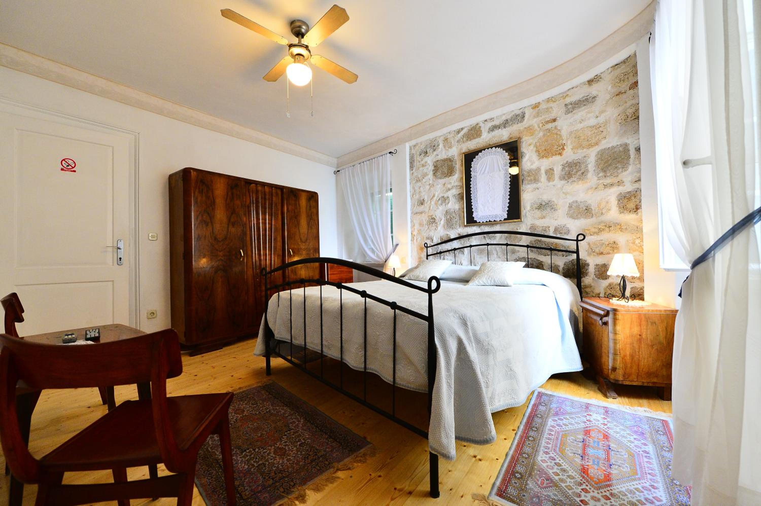 Double Room - Photo 4