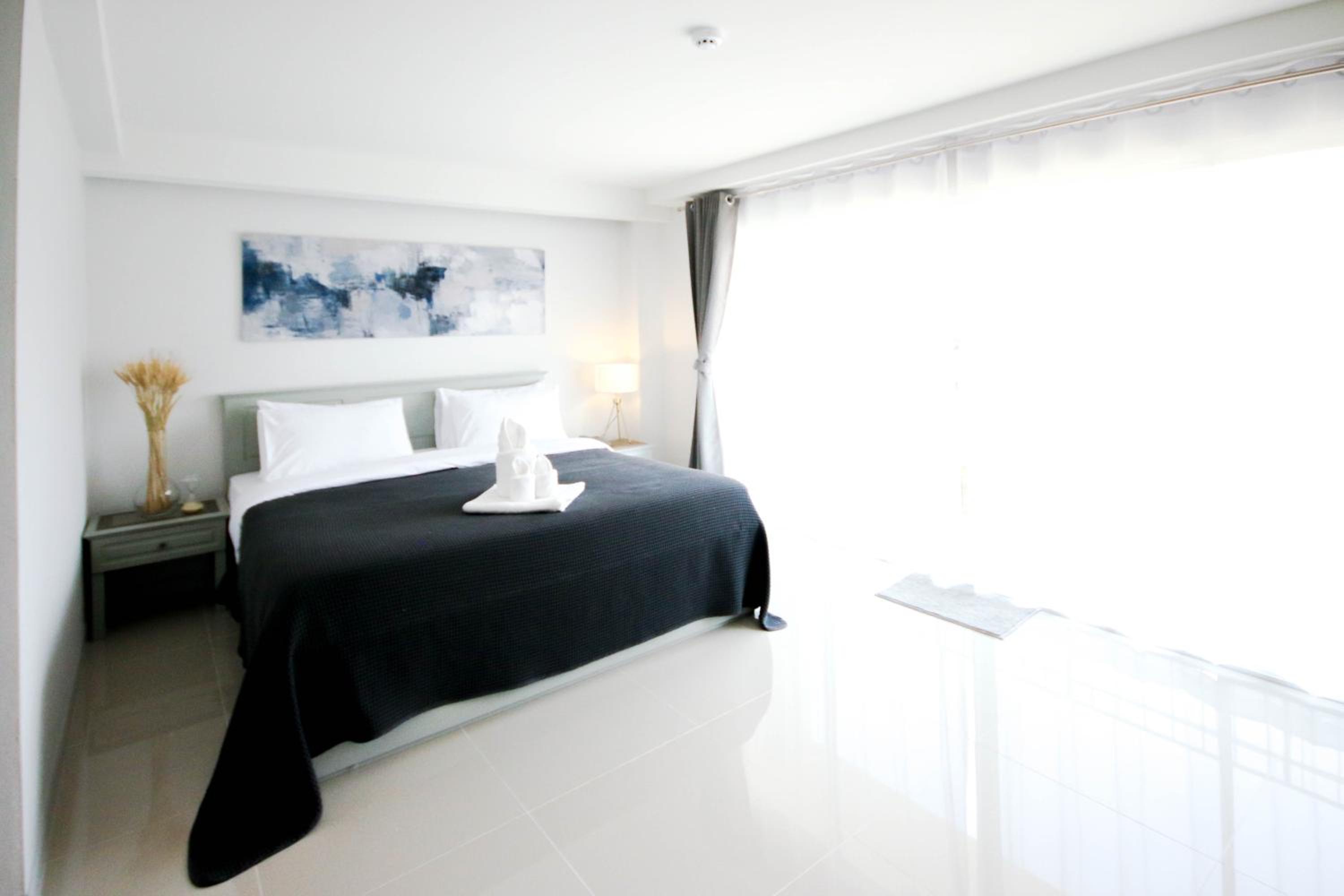 Deluxe Double Room with Balcony - Photo 1