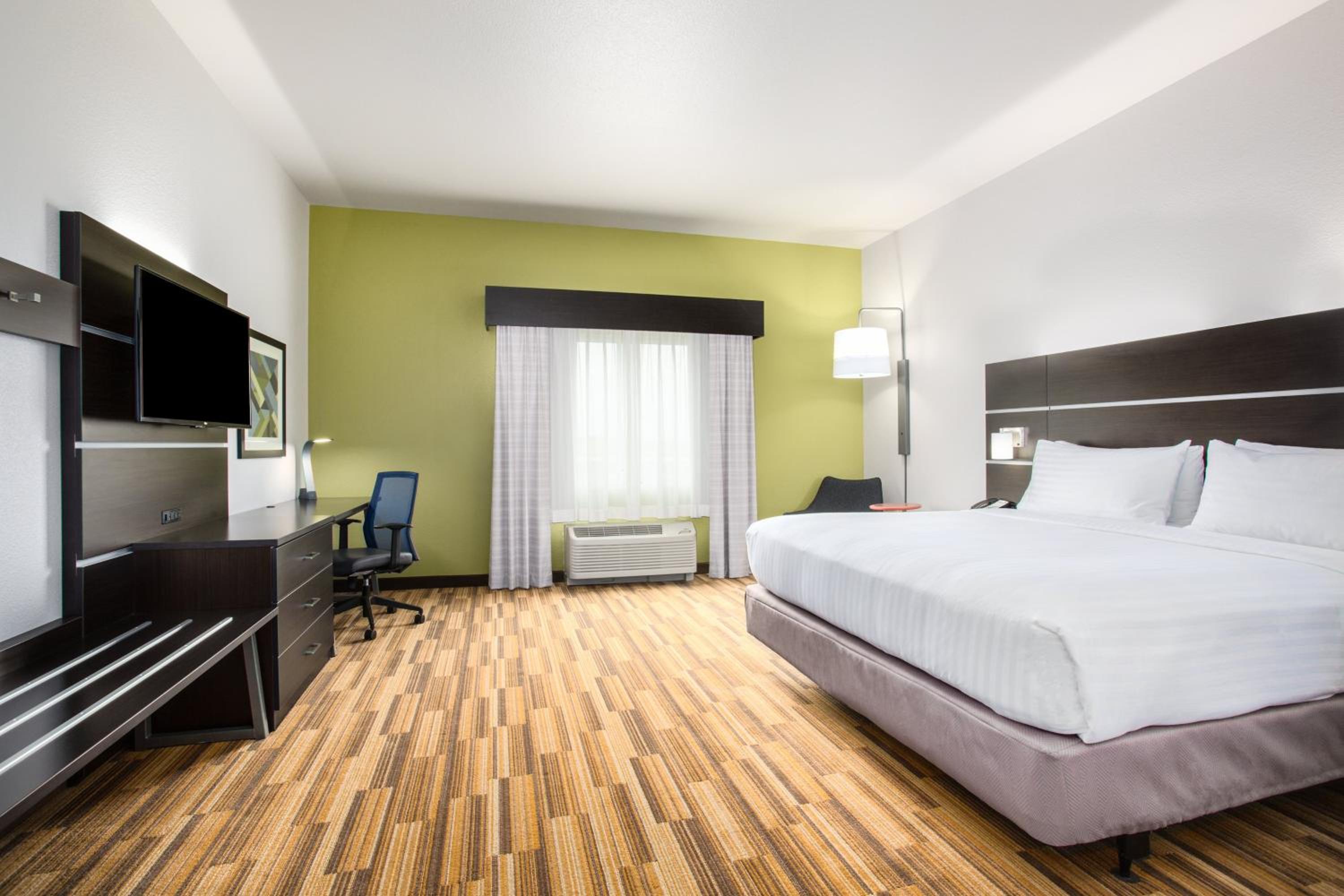 Standard King Room - Communications Accessible