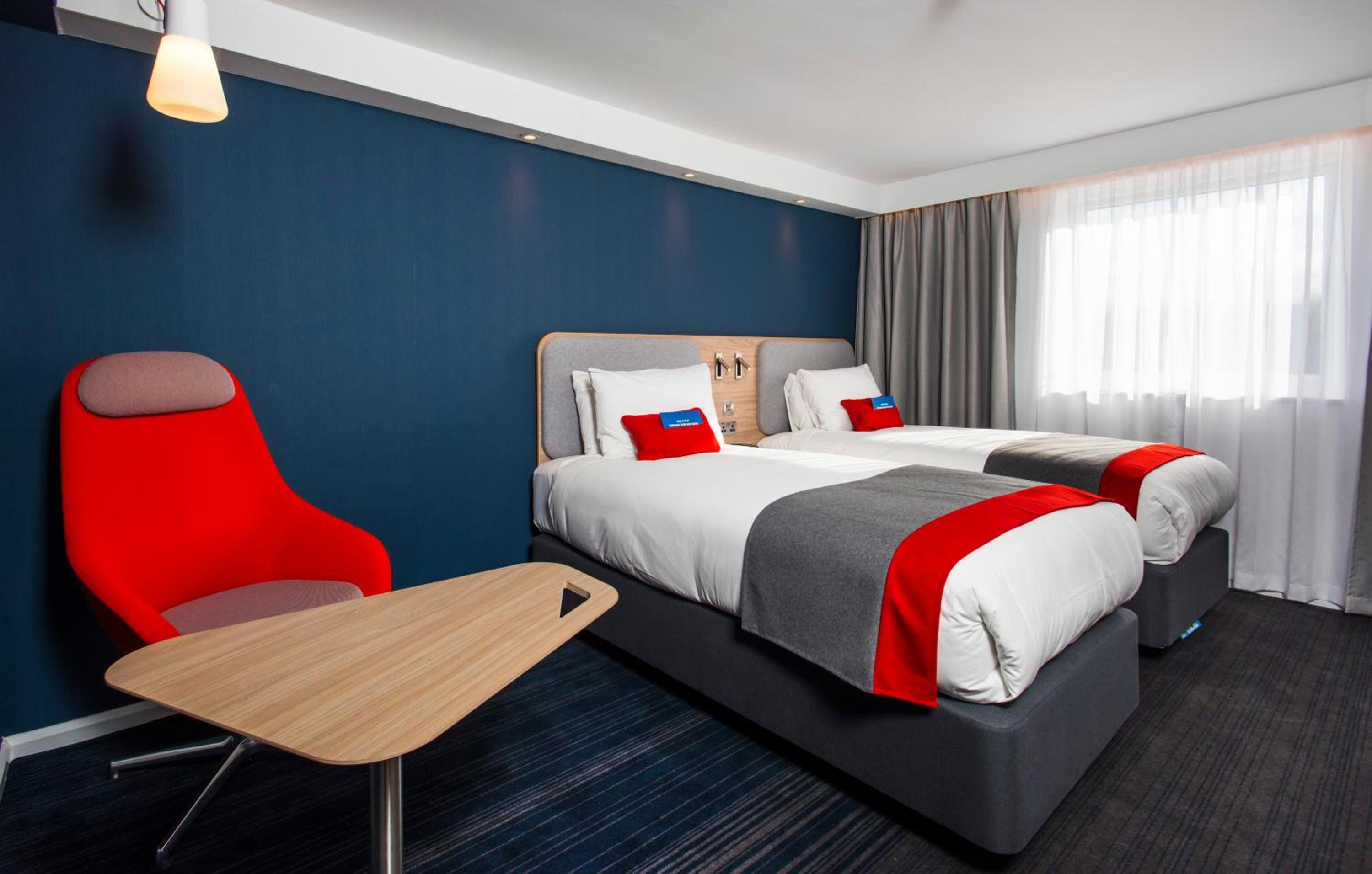 Standard Twin Room with Free Hot Breakfast - Photo 1
