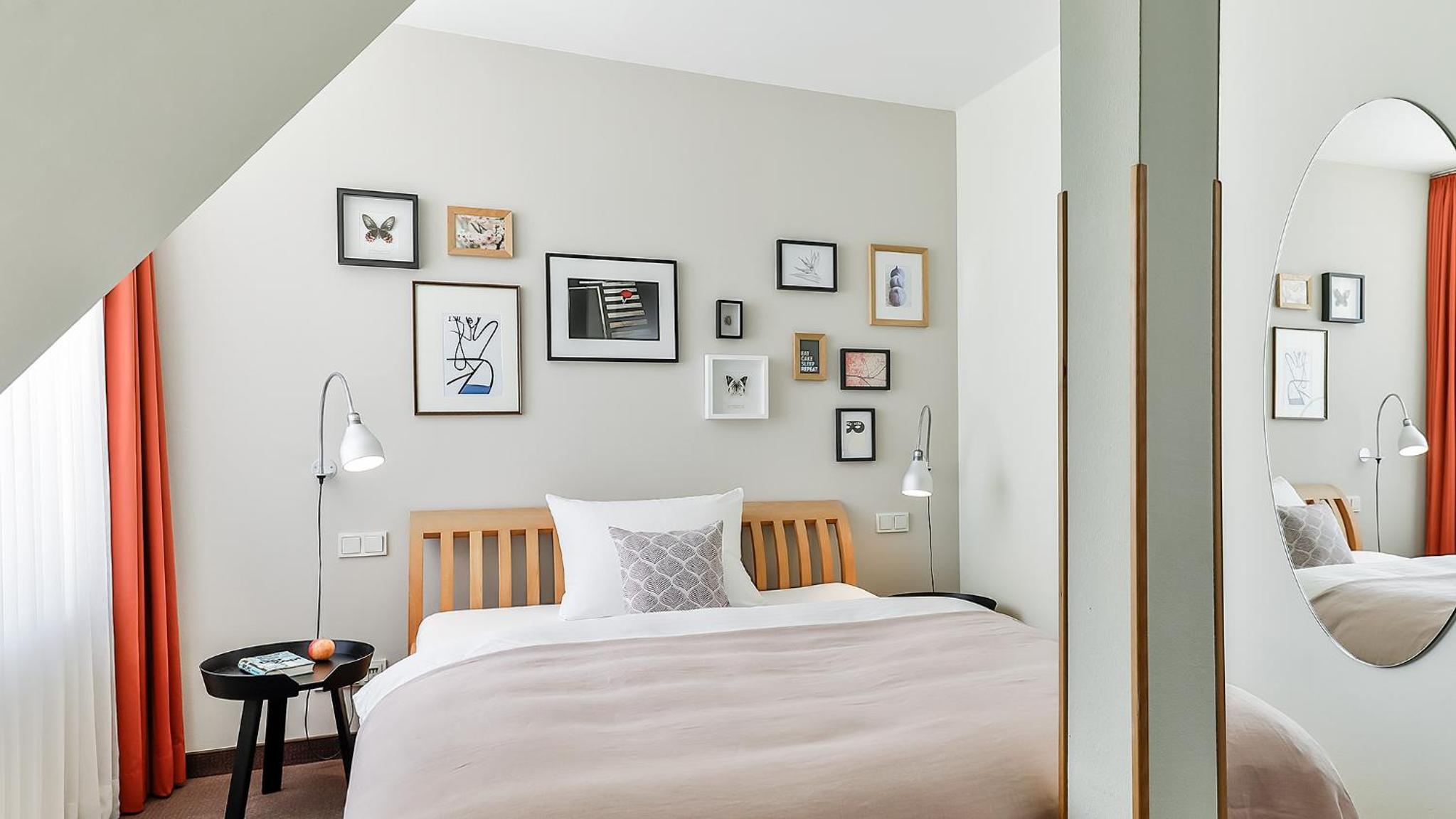 Single Room Orange
