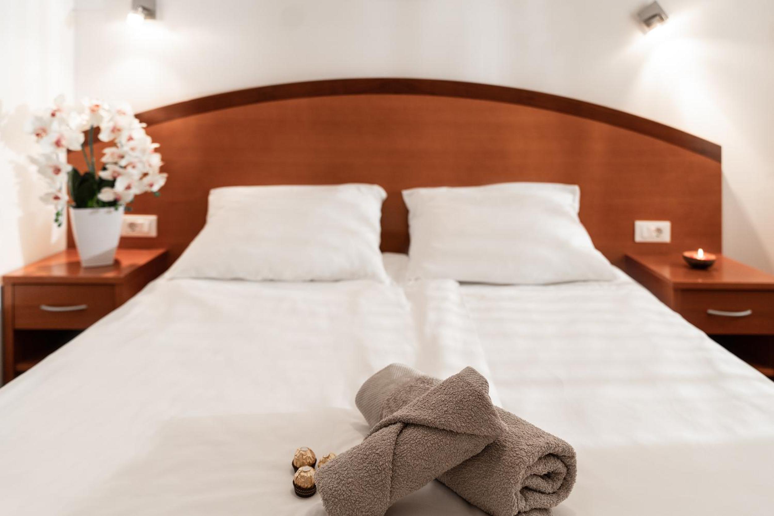 Double Room - Photo 8