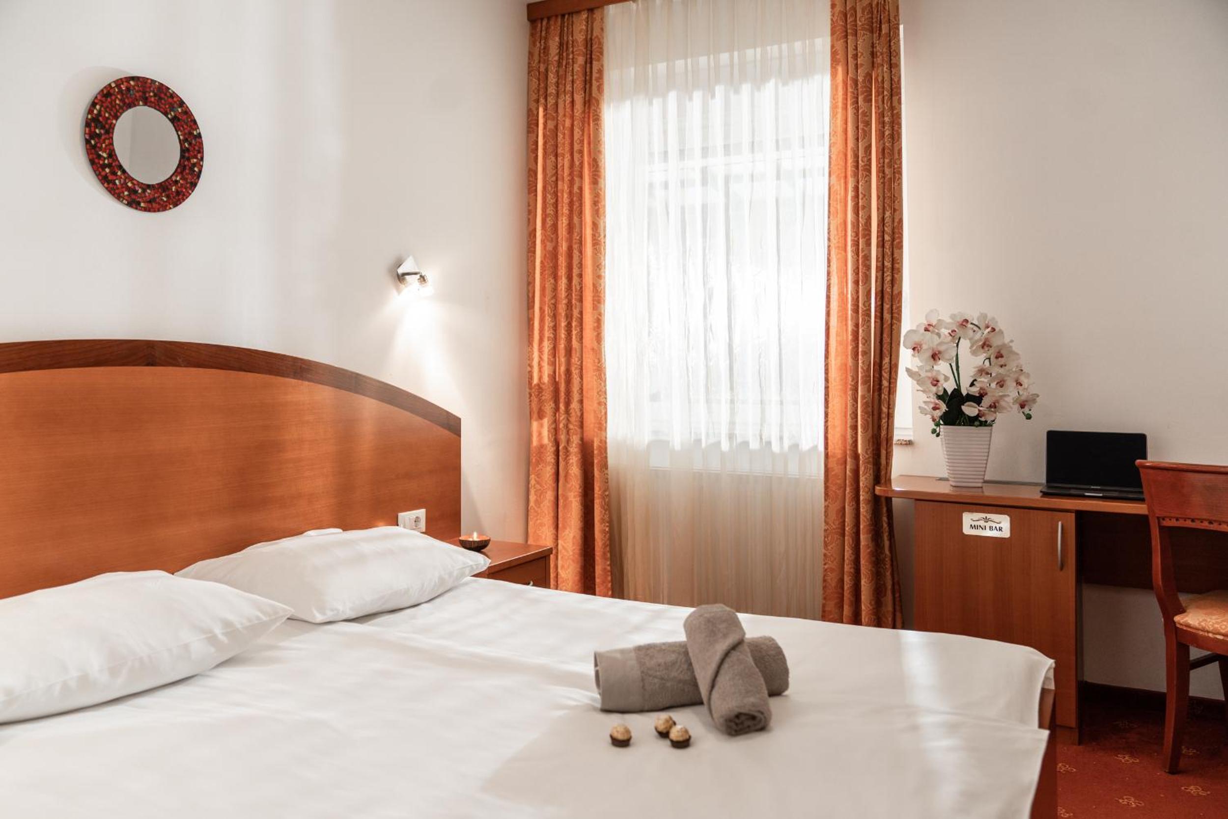 Double Room - Photo 6