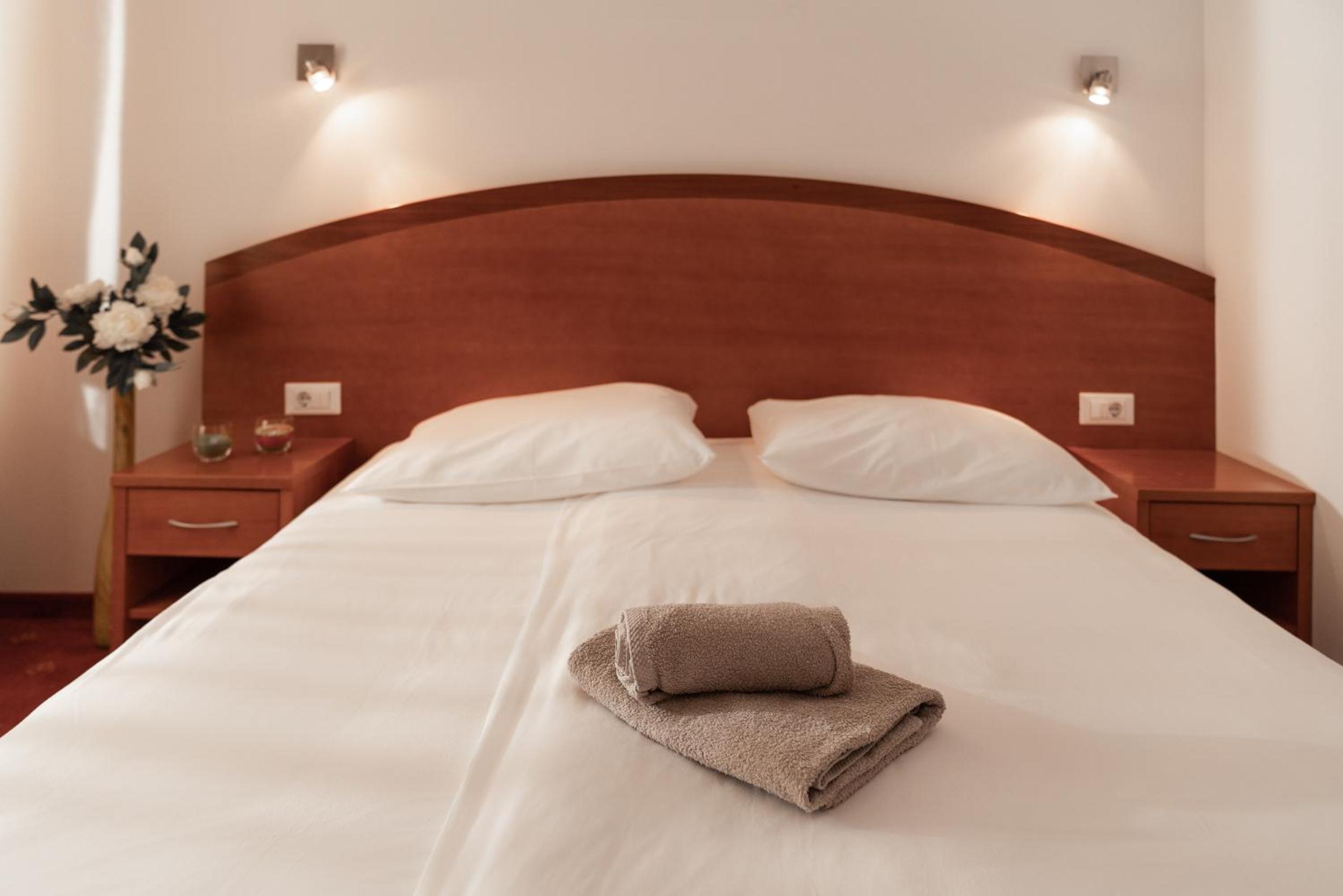 Double Room - Photo 4