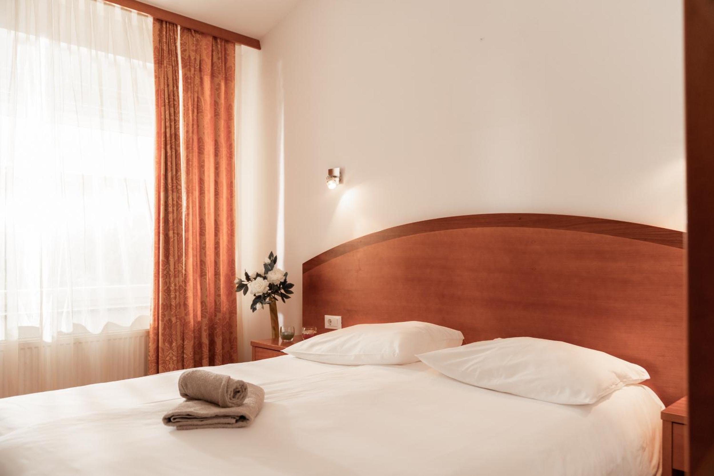Double Room - Photo 2