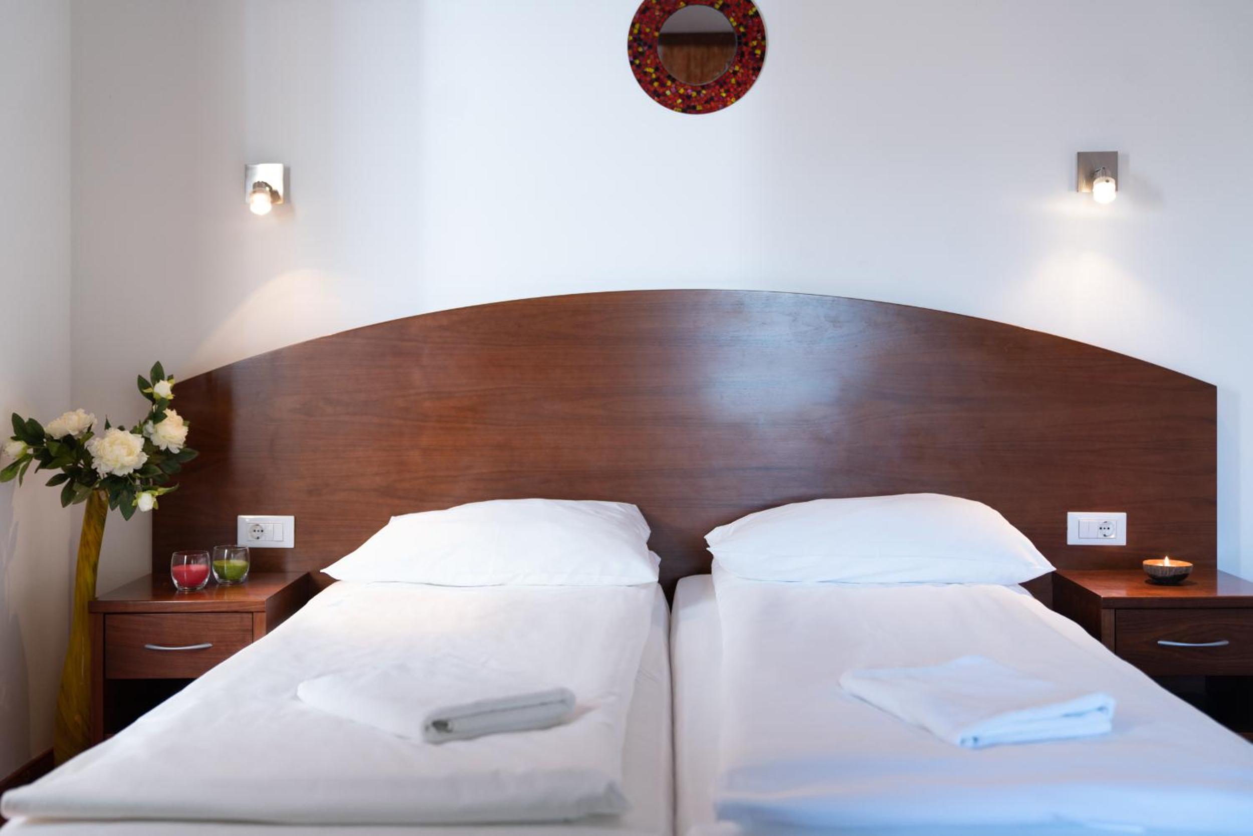 Double Room - Photo 5