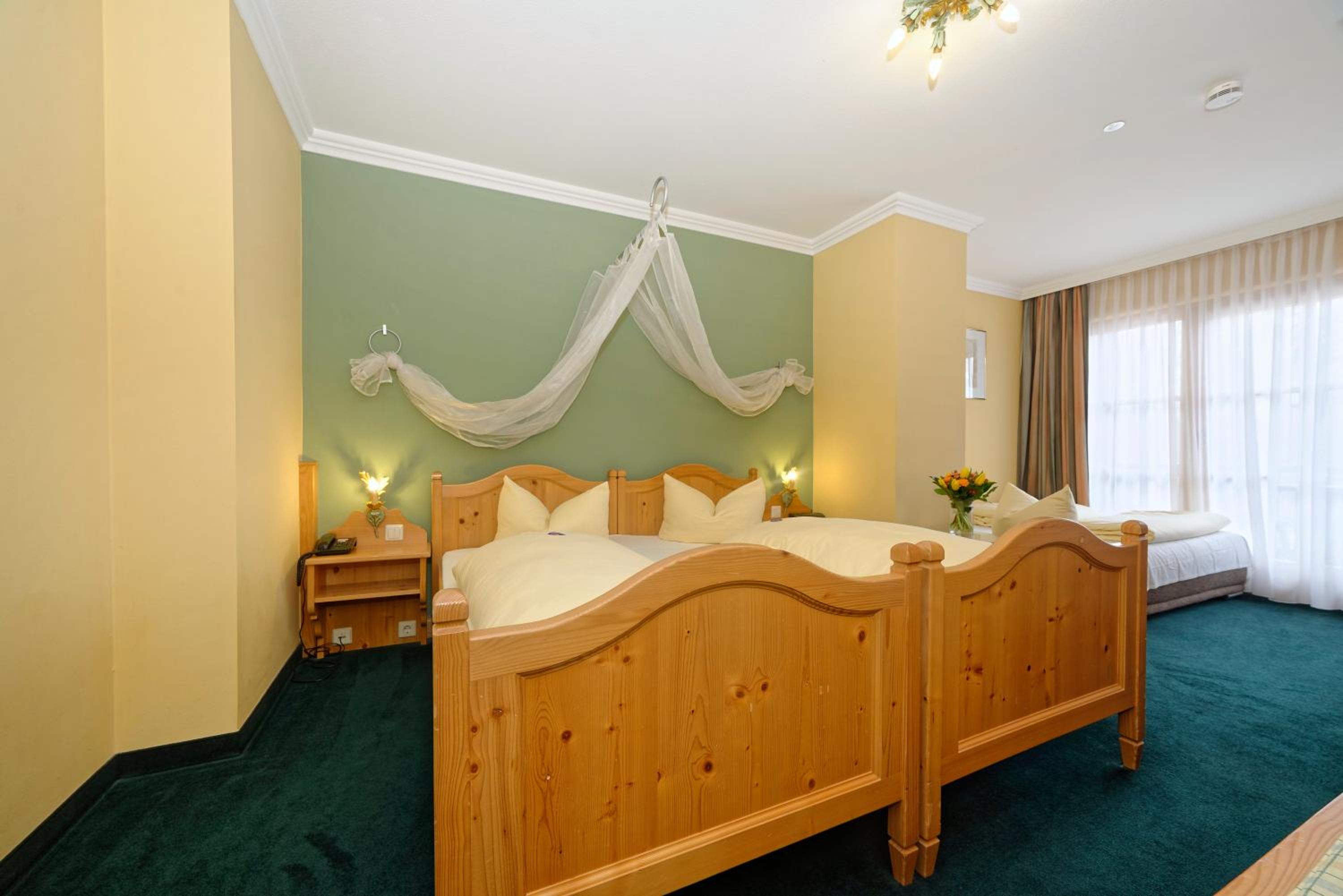 Large Double Room - Photo 4