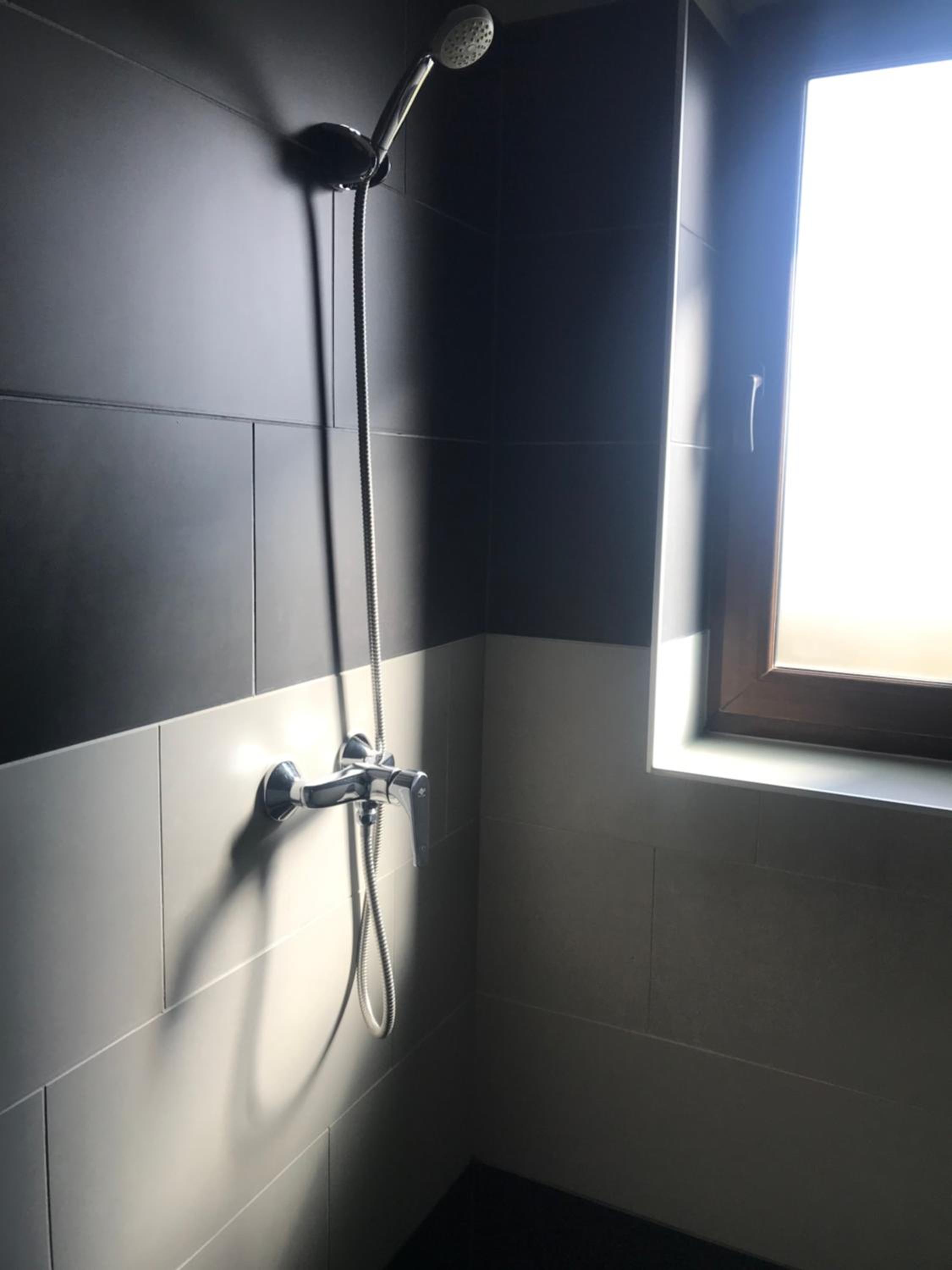 Double Room with Private Bathroom - Photo 4