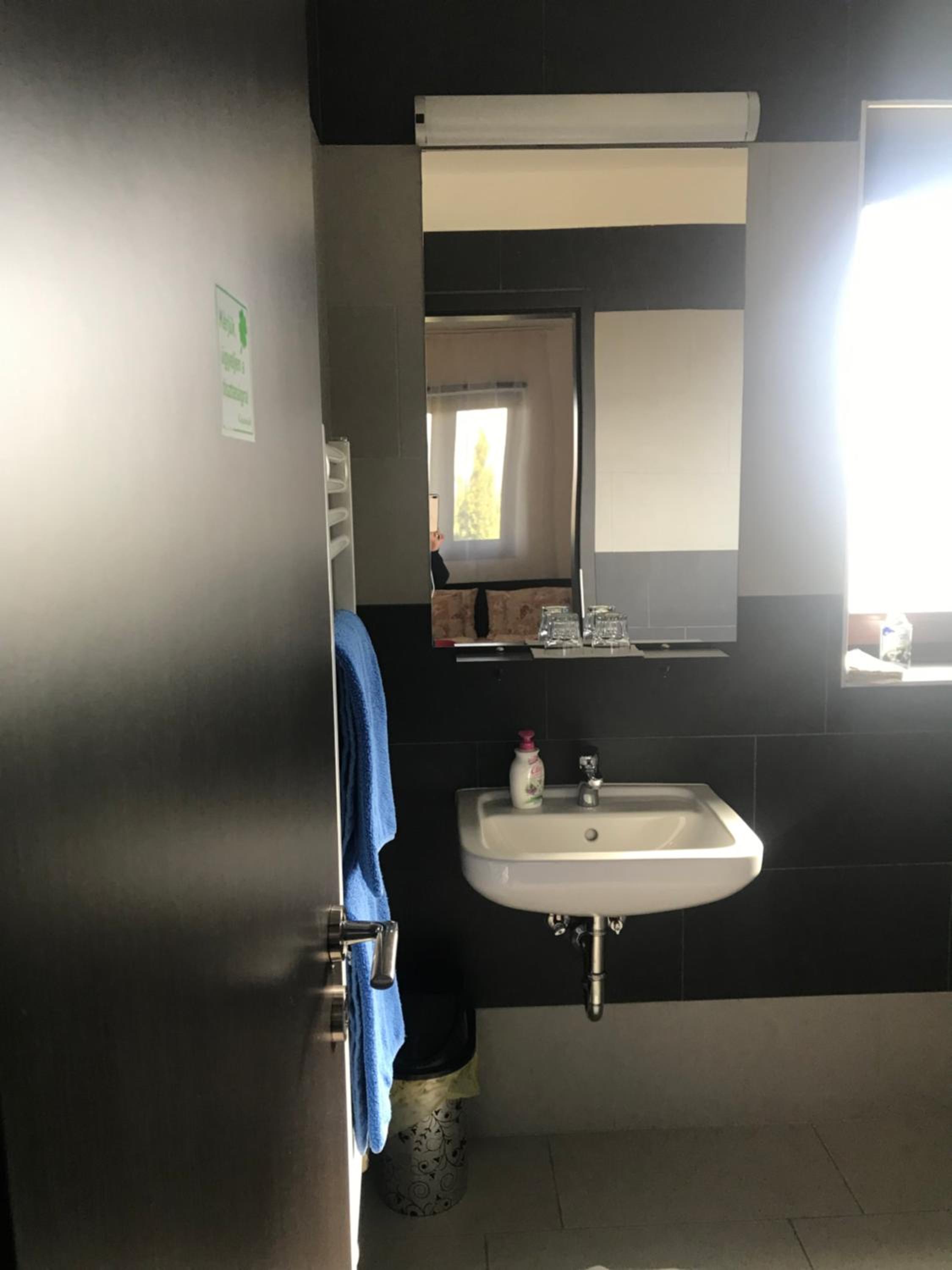 Large Double Room - Photo 2