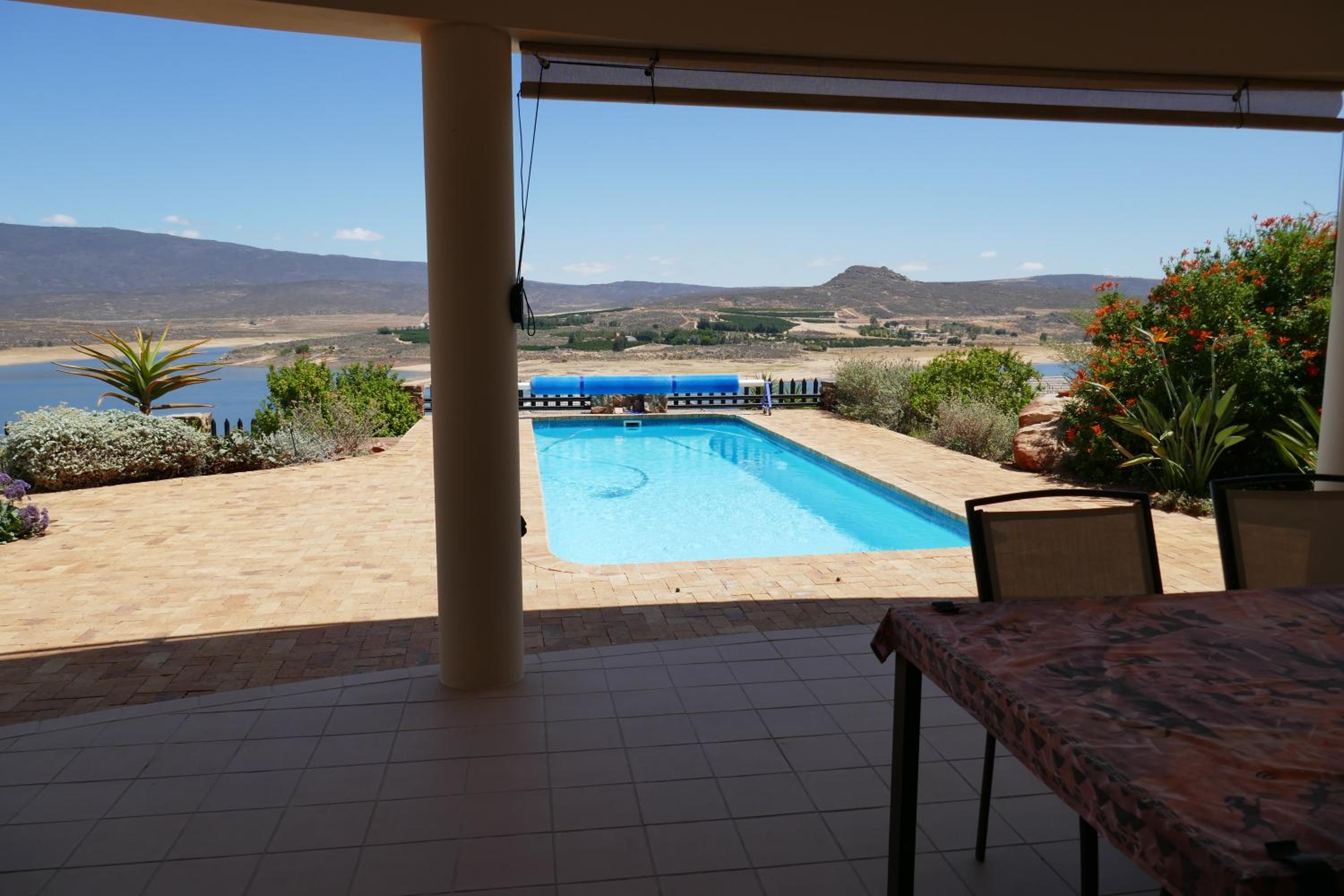 Three-Bedroom Villa photo 3