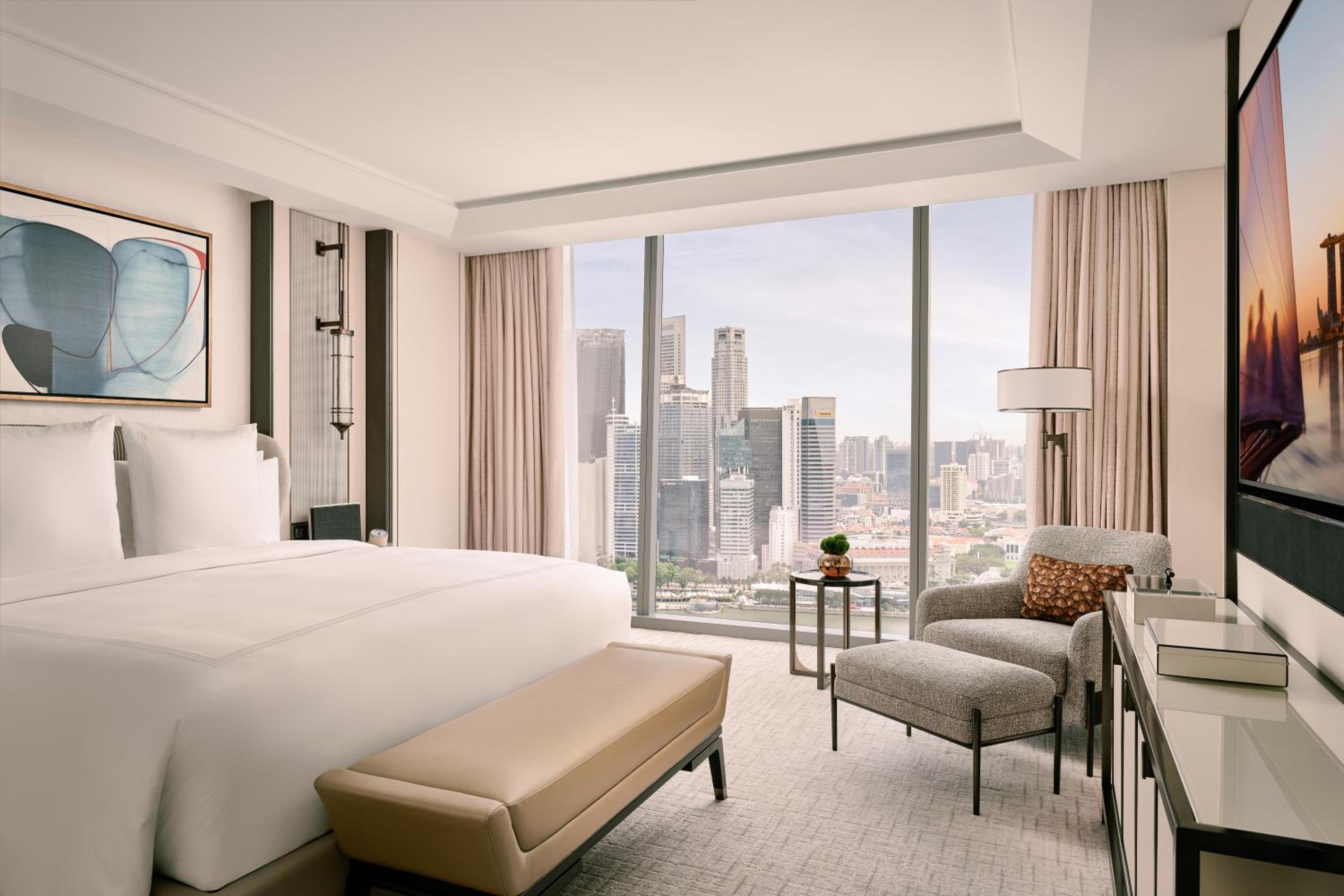 Paiza Premier Suite King City View