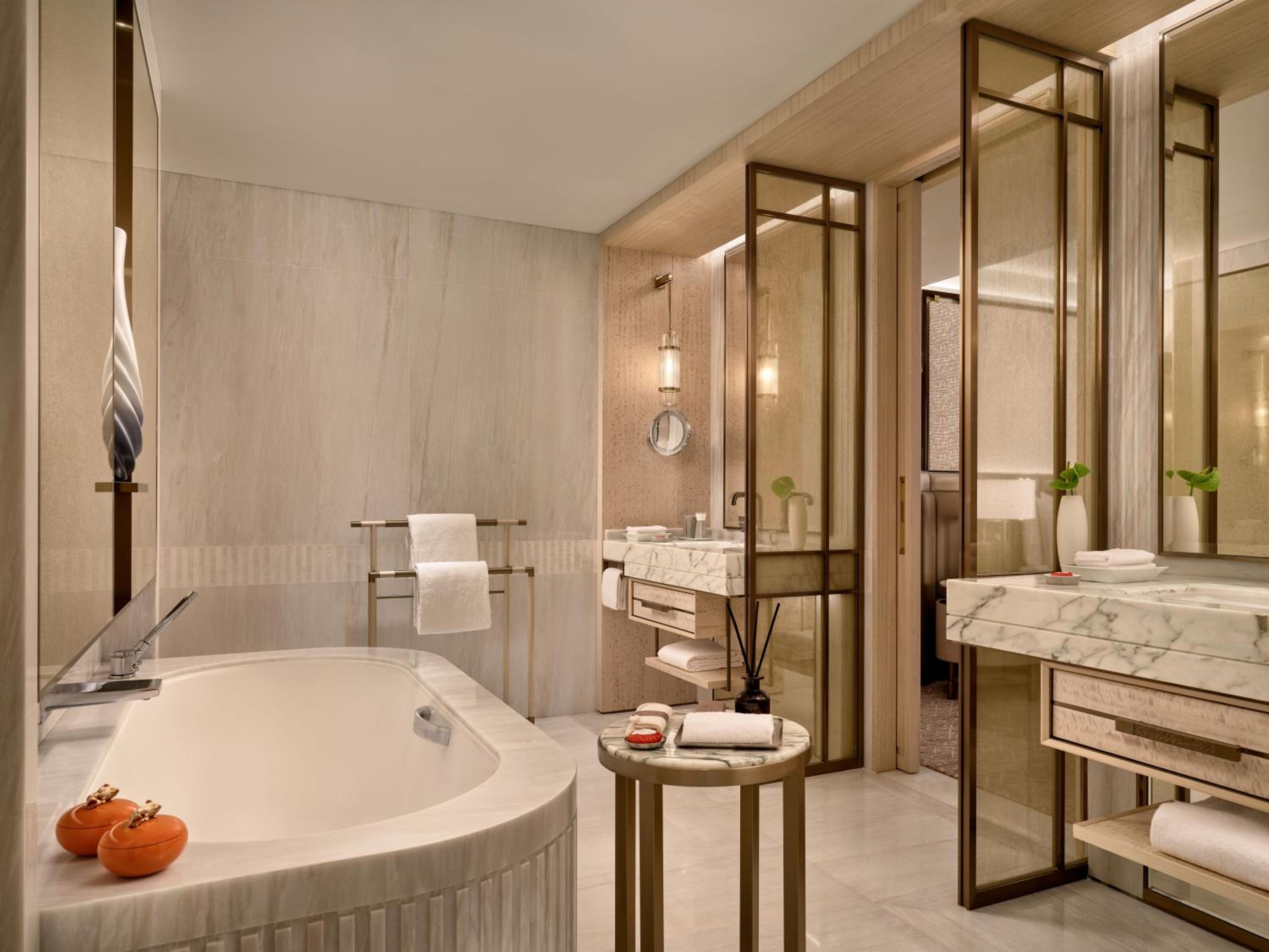 Sands Bay Suite King City View