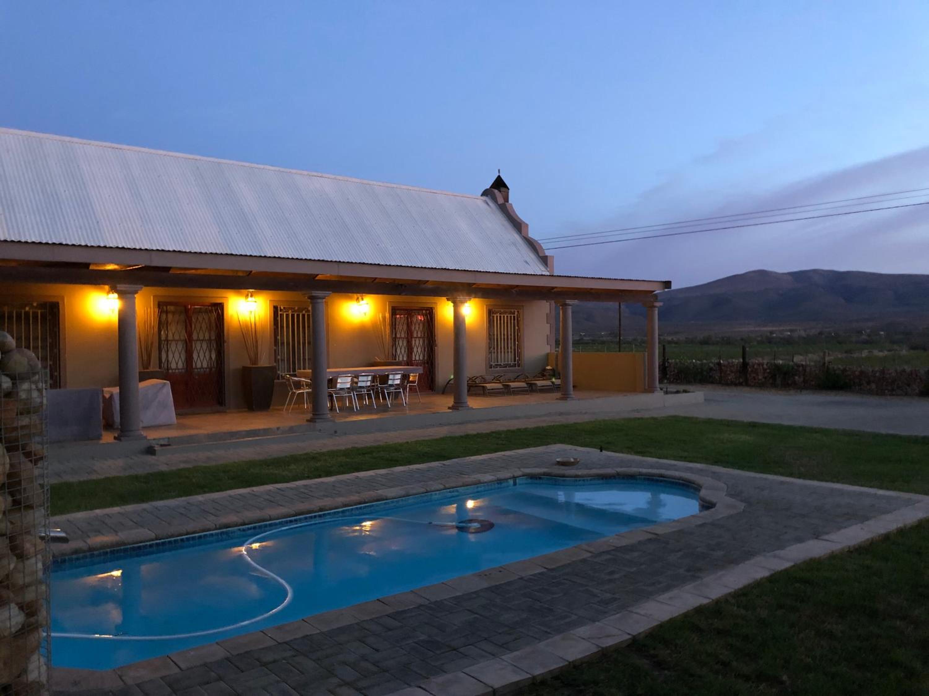 Three-Bedroom Farm House - Photo 4