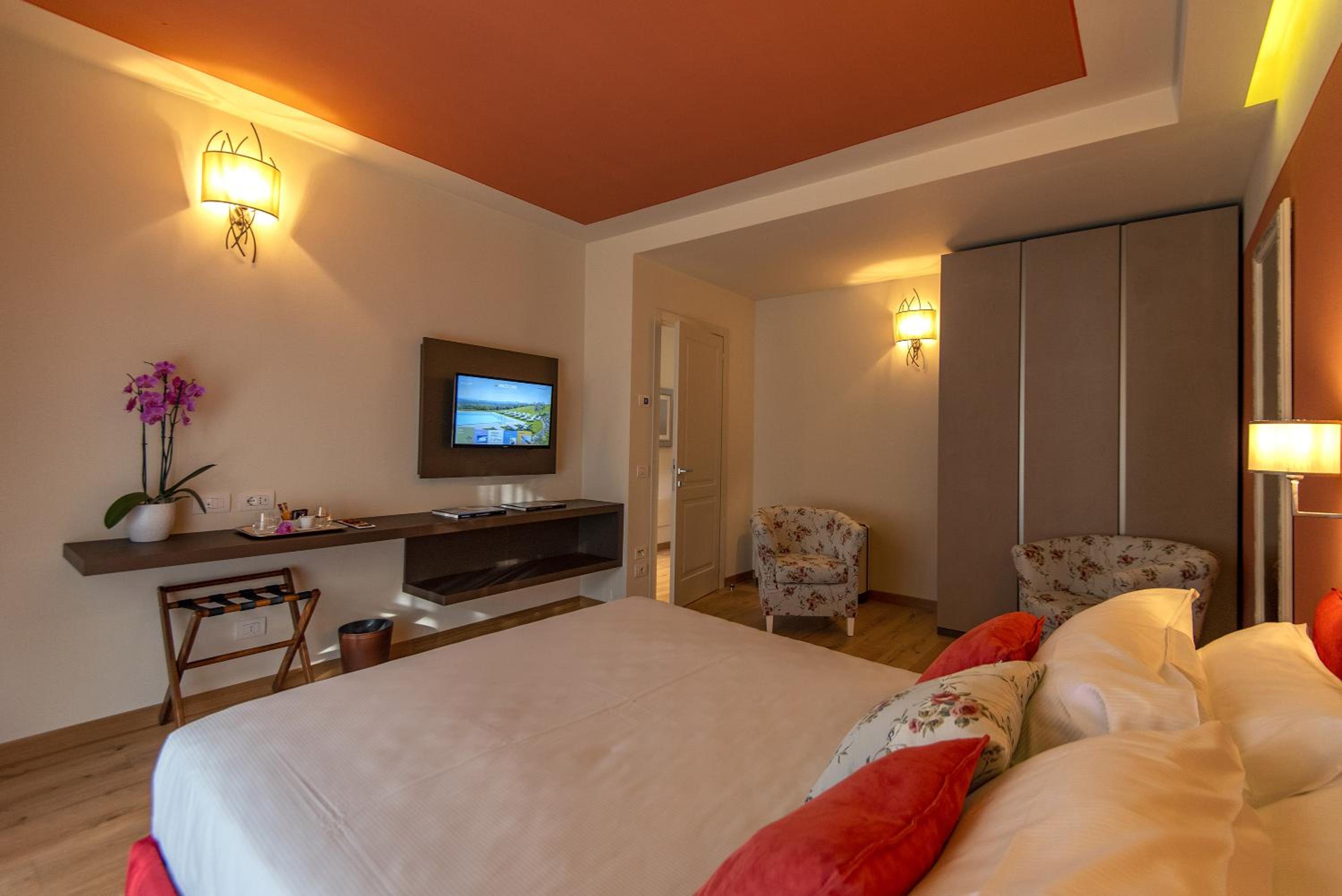 Suite with Terrace - Photo 17