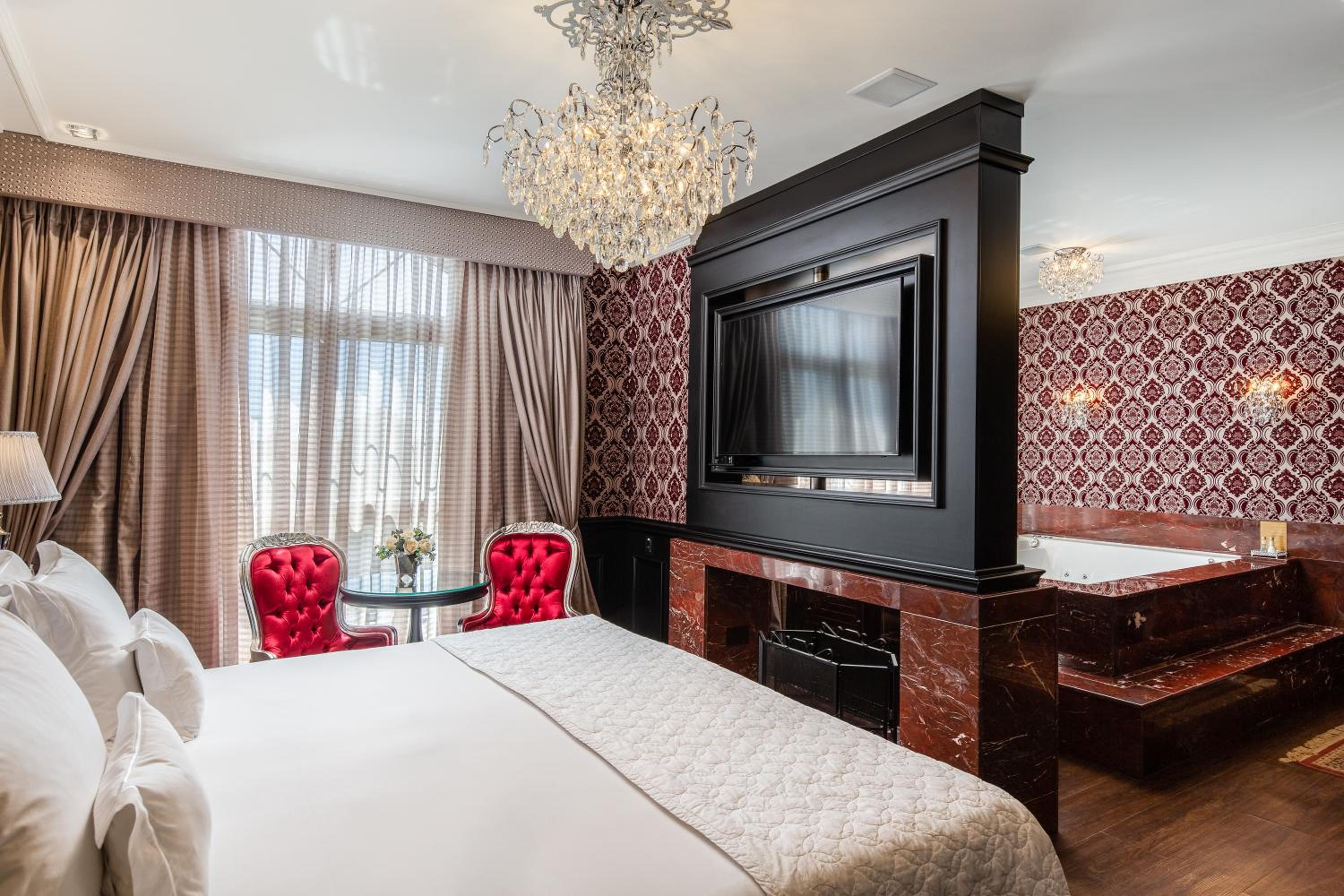 Suite Master with Spa Bath