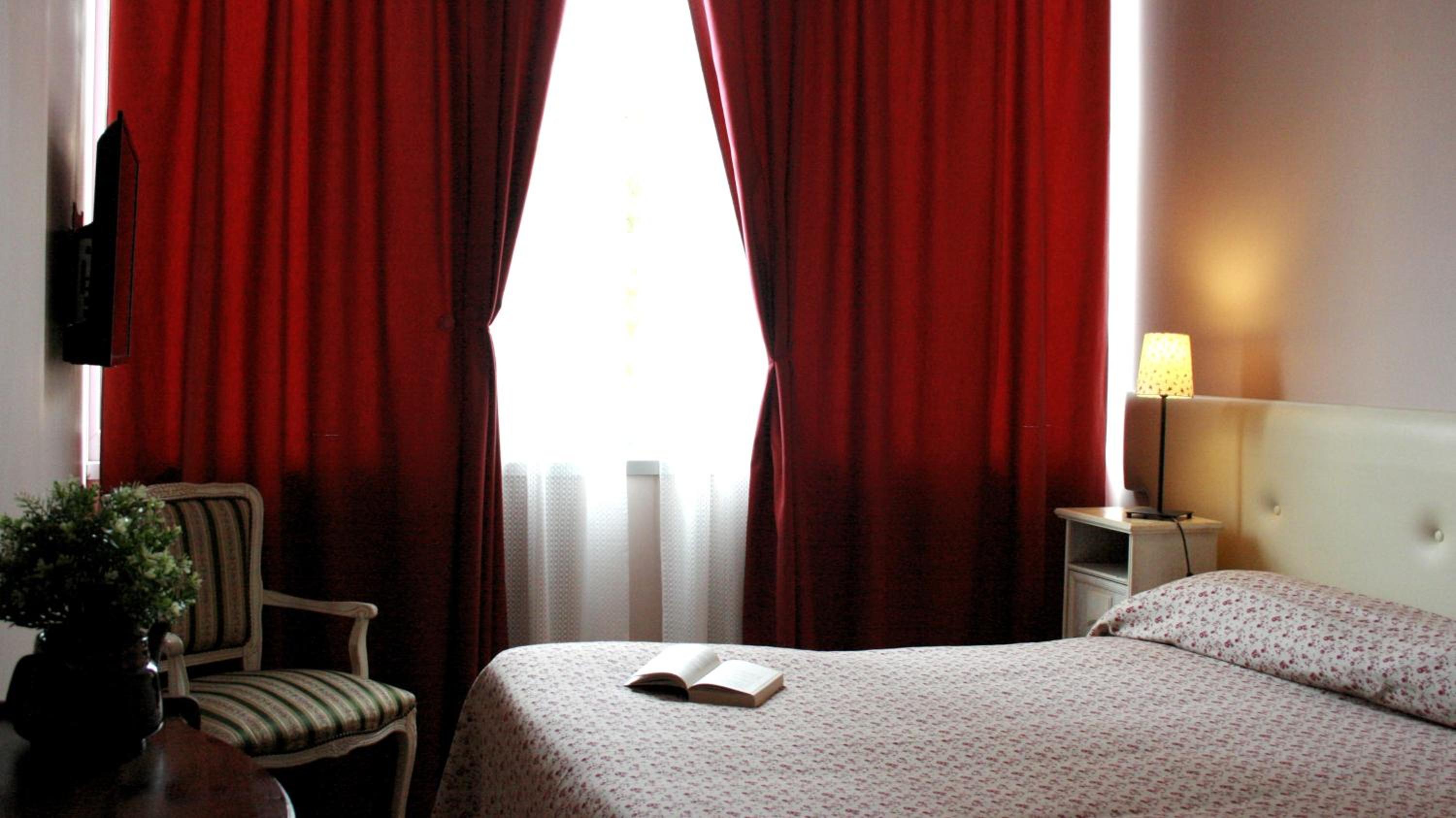 Double Room with Private Bathroom - Photo 4