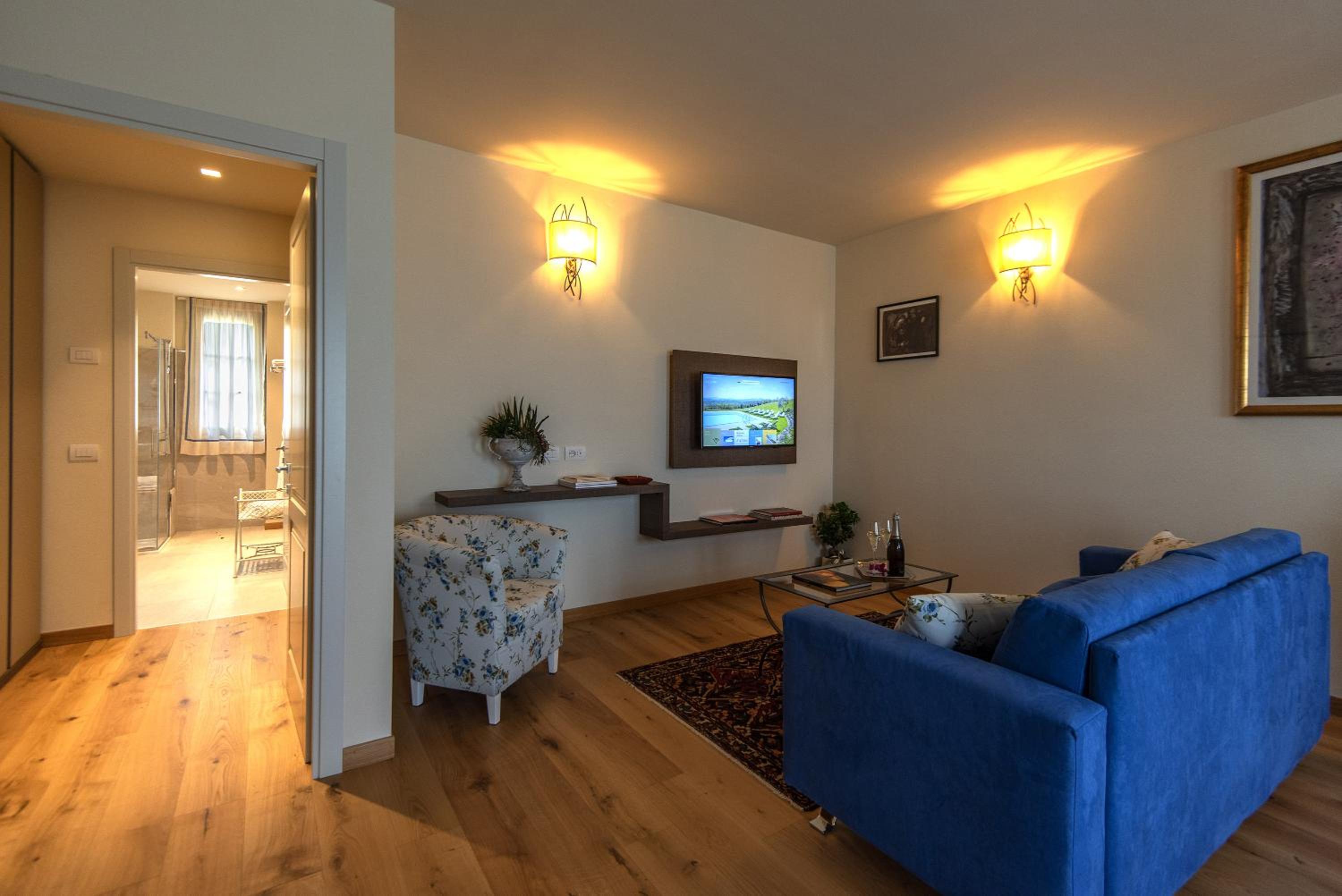 Suite with Terrace - Photo 15