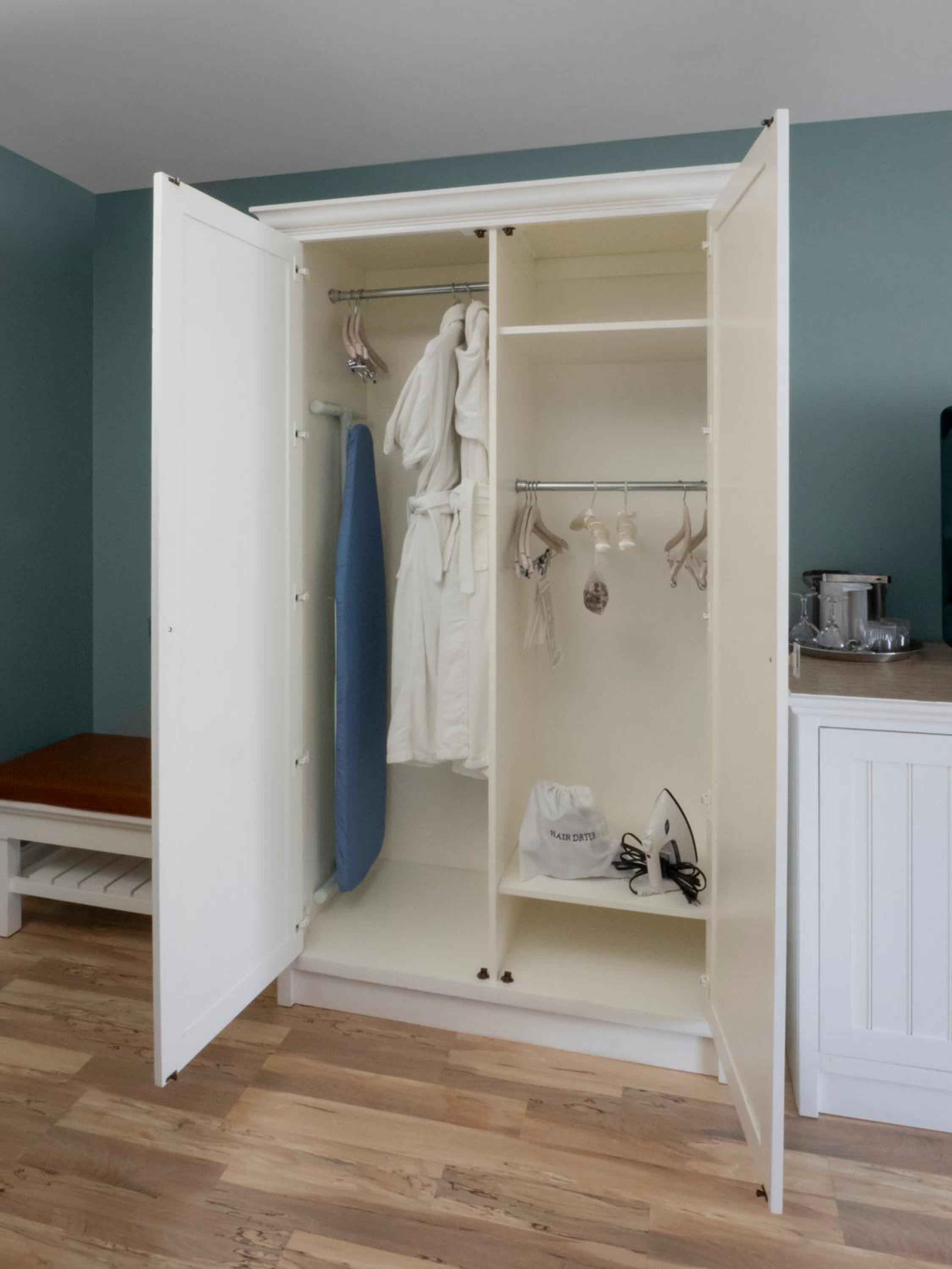 Queen Room with Two Queen Beds - Disability Access photo 2