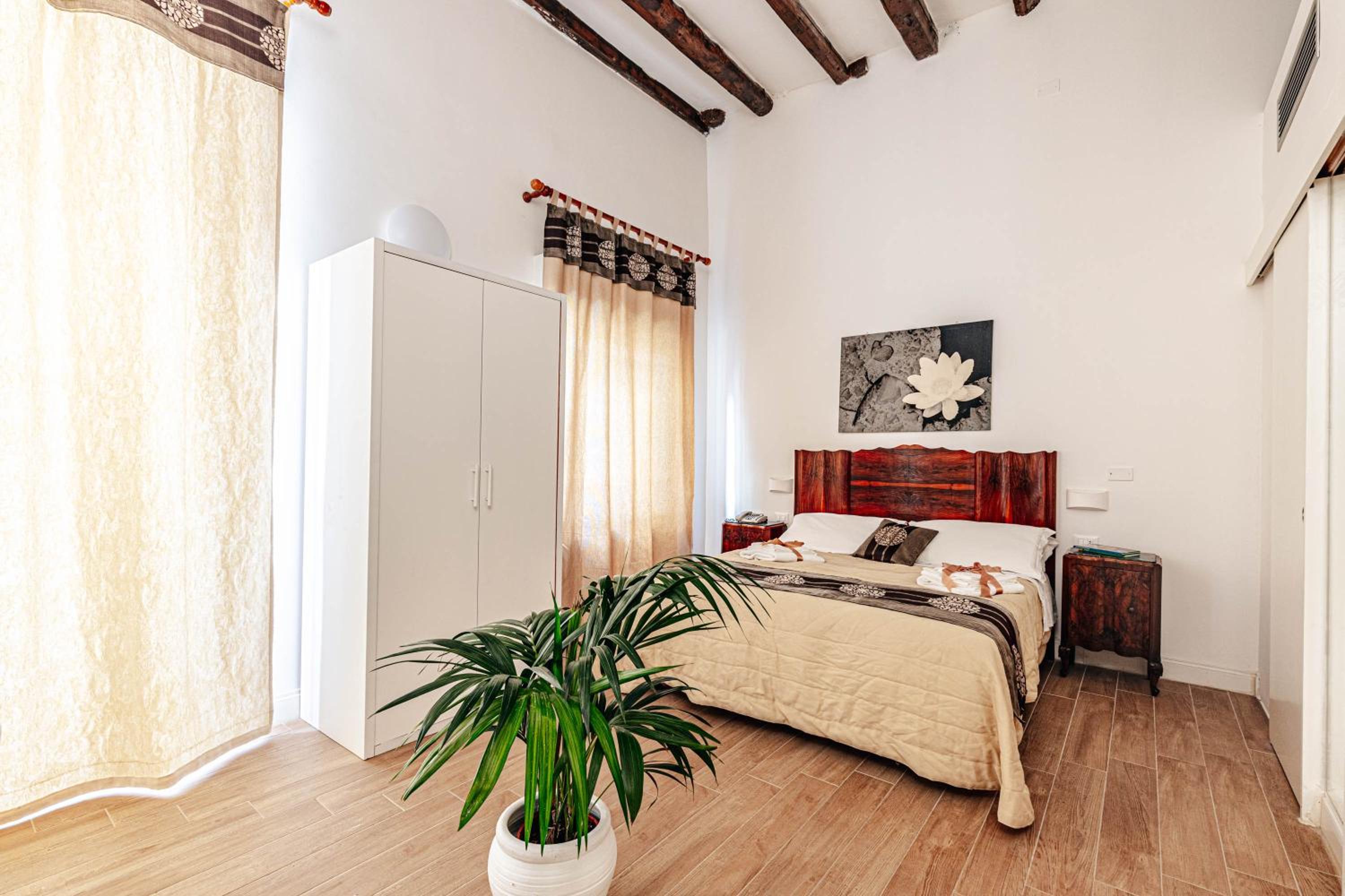 Double Room - Photo 3