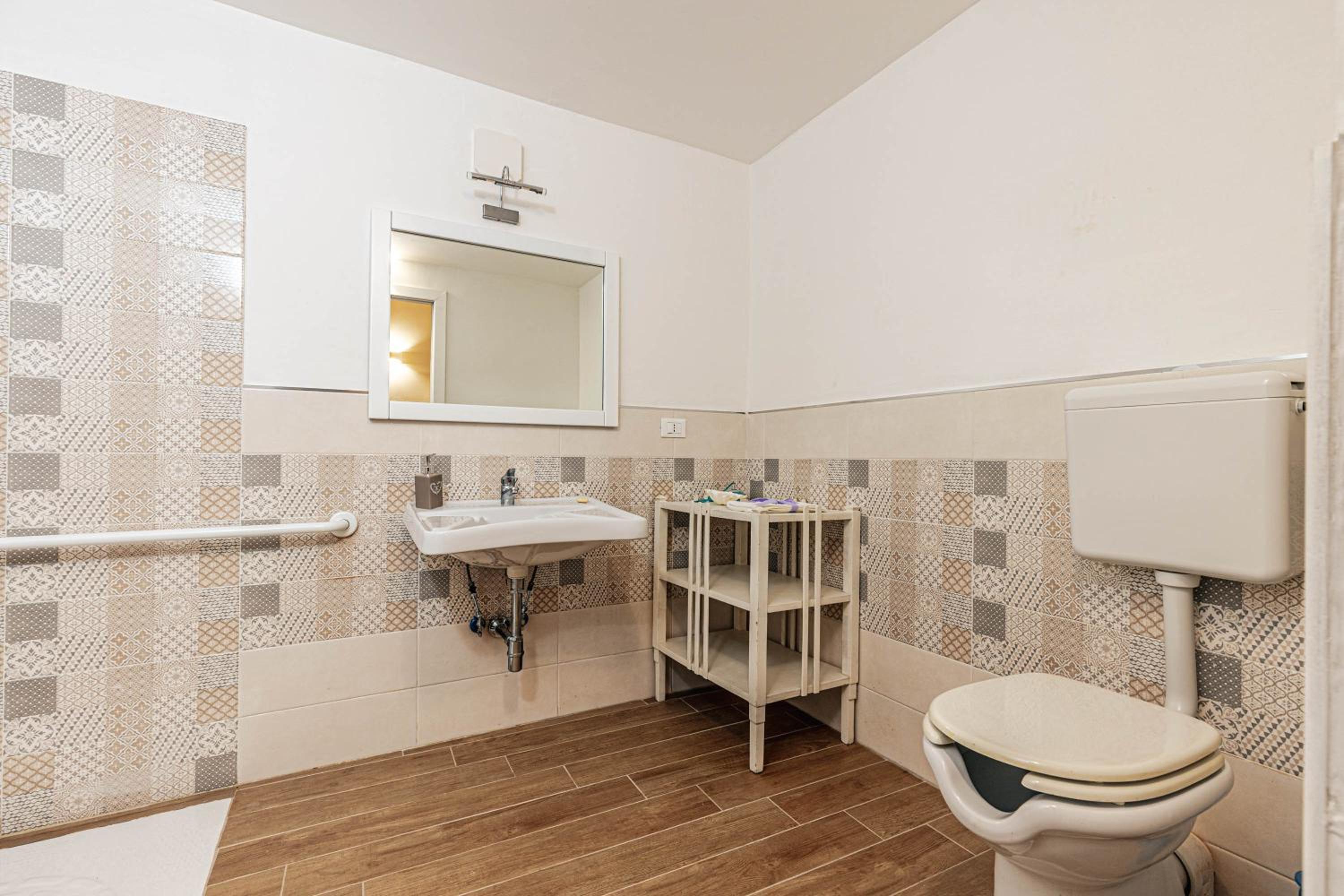 Twin Room - Photo 3