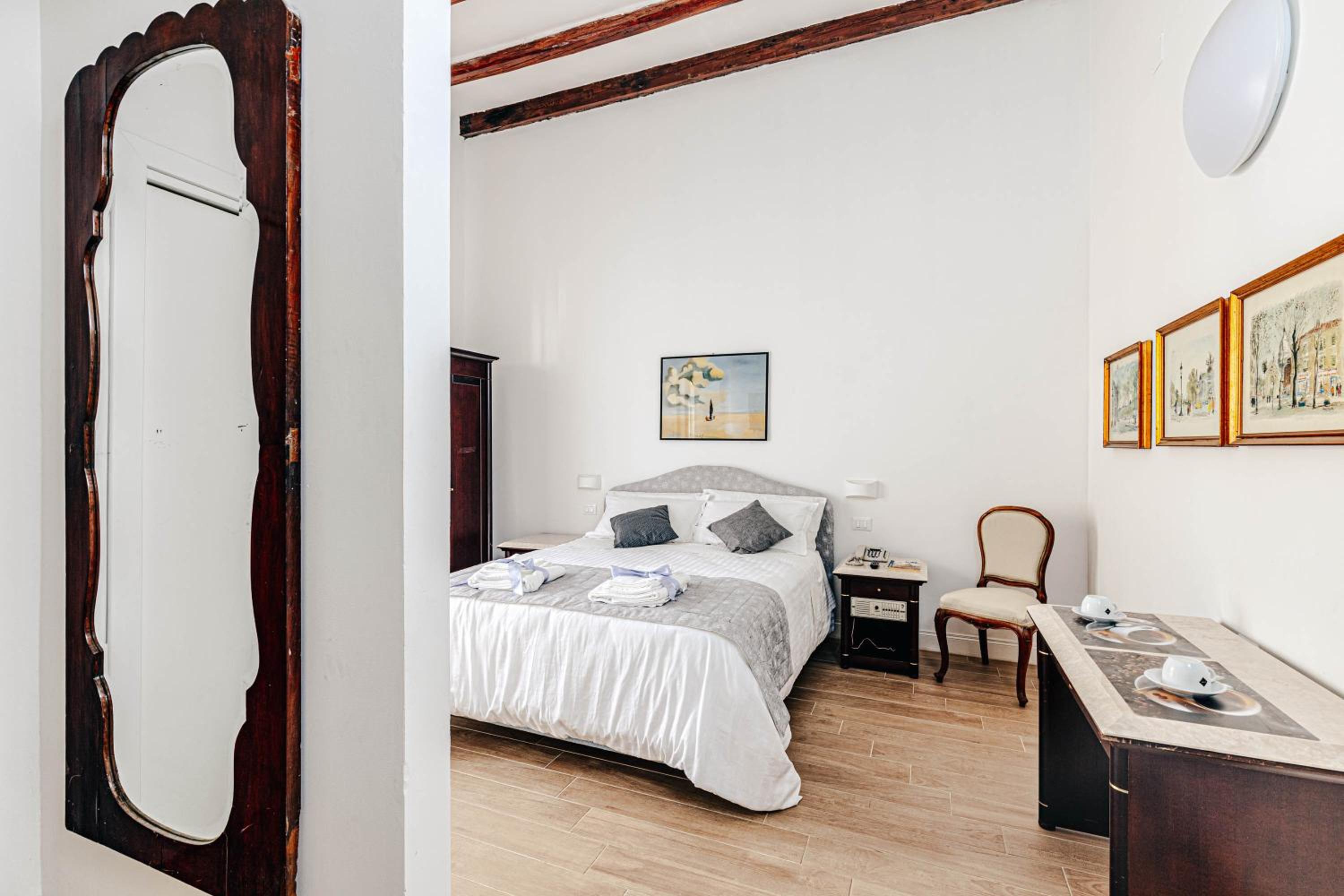 Superior Double Room - Photo 2