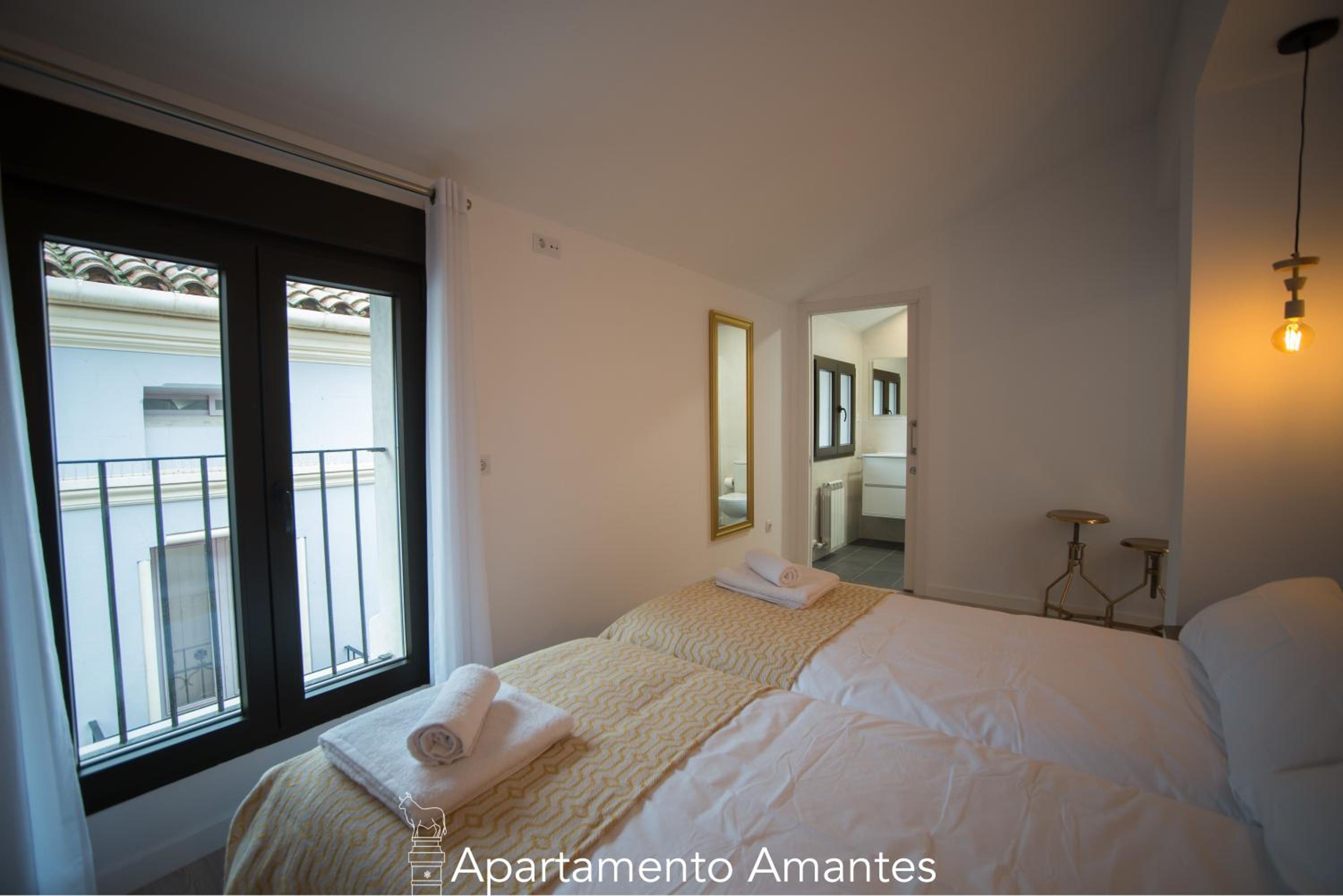 Apartment with Shower - Photo 9