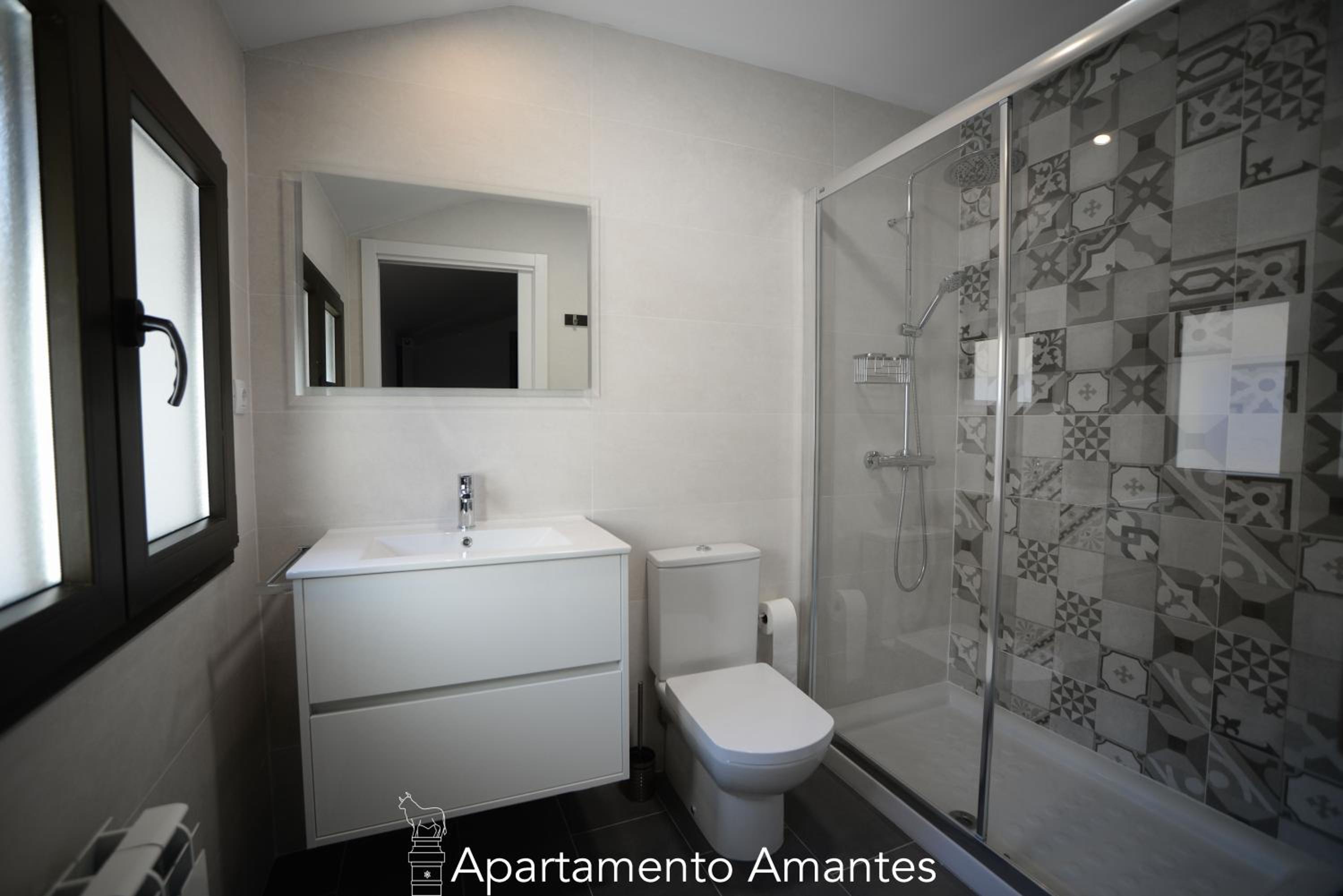 Apartment with Shower - Photo 19