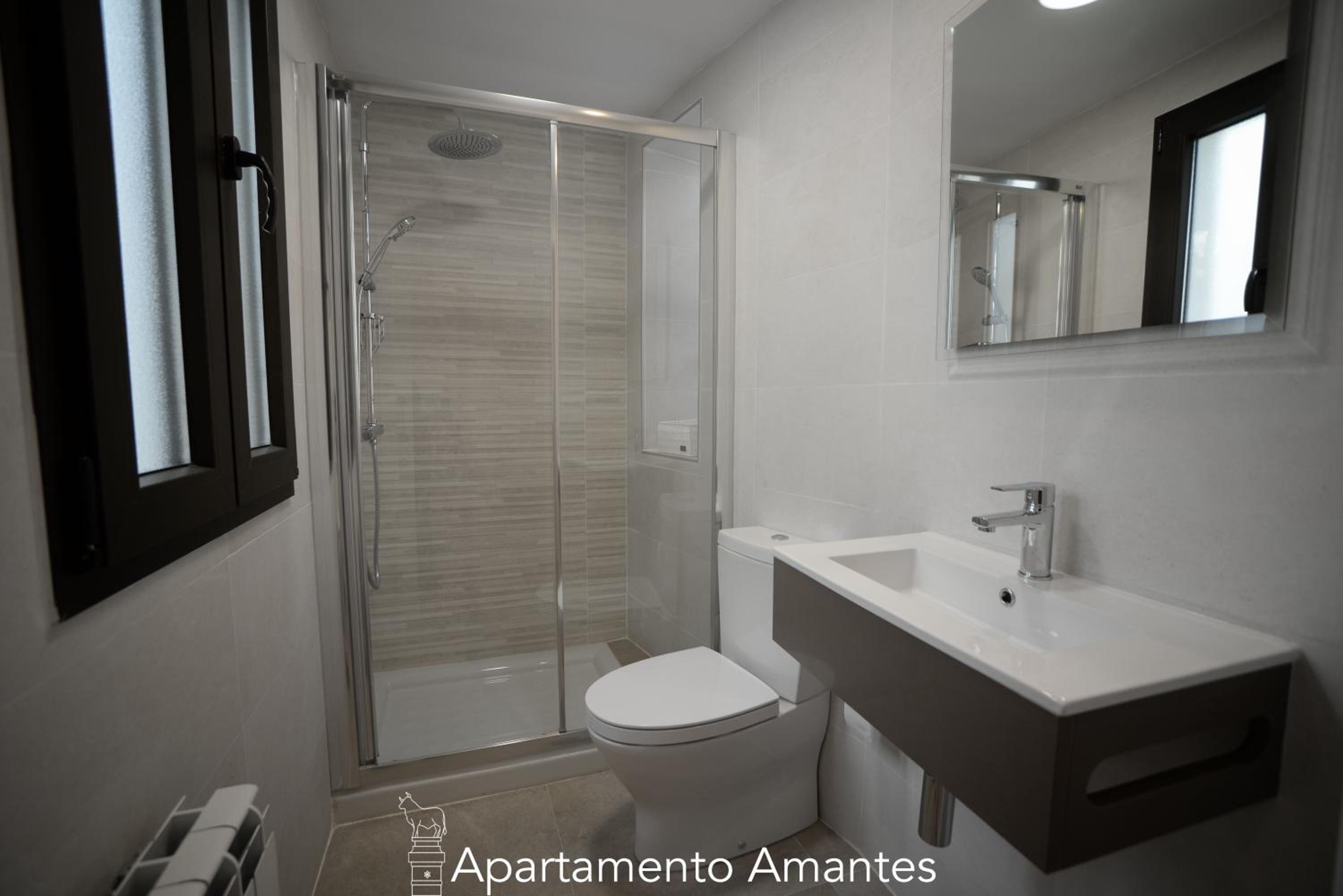 Apartment with Shower - Photo 5