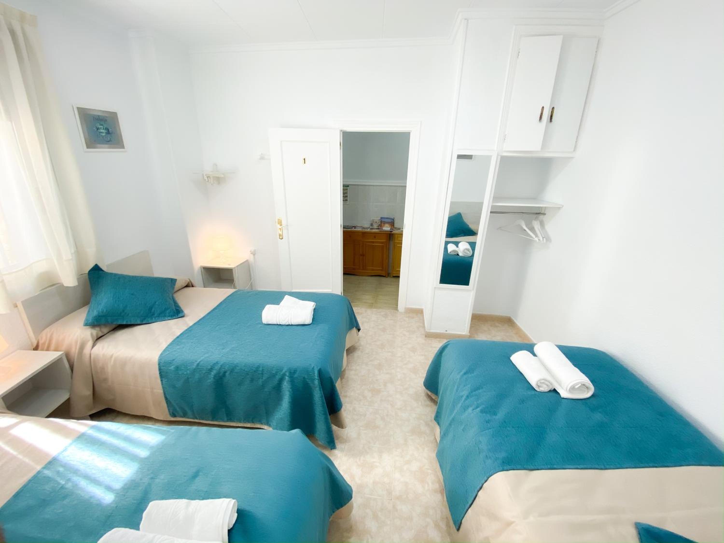 Basic Triple Room photo 2