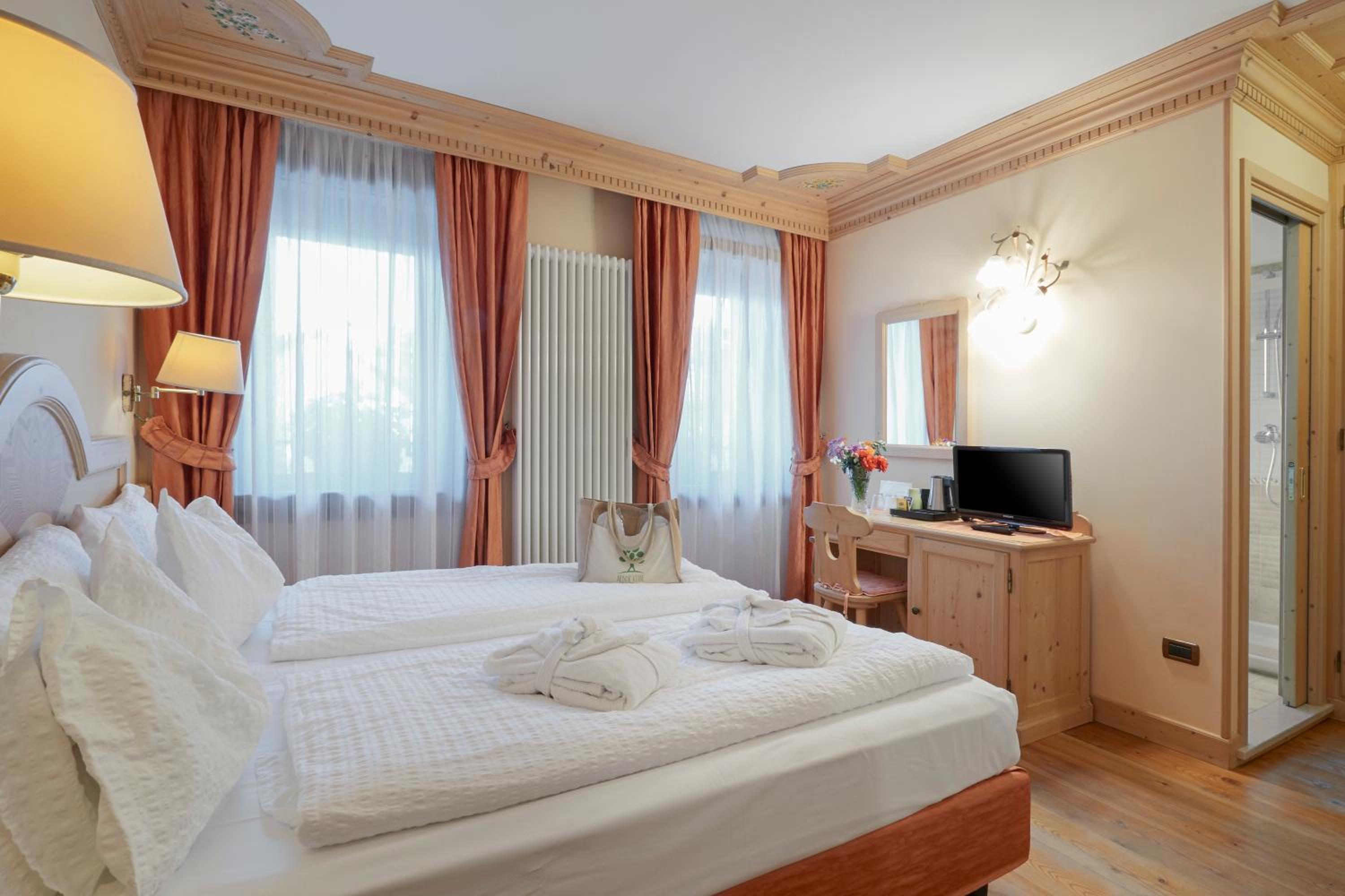 Superior Double or Twin Room photo 3