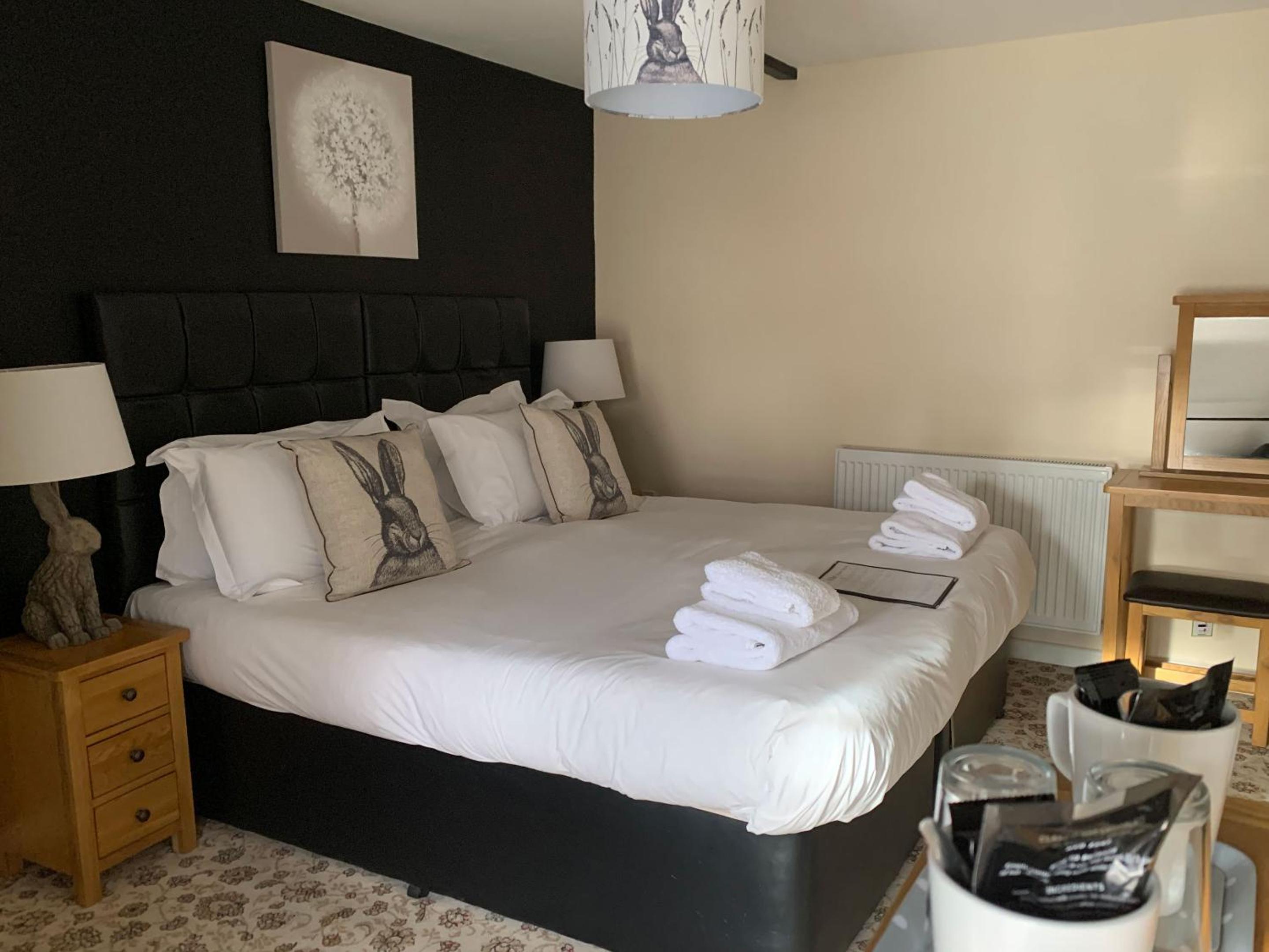 Classic Double or Twin Room - Photo 11