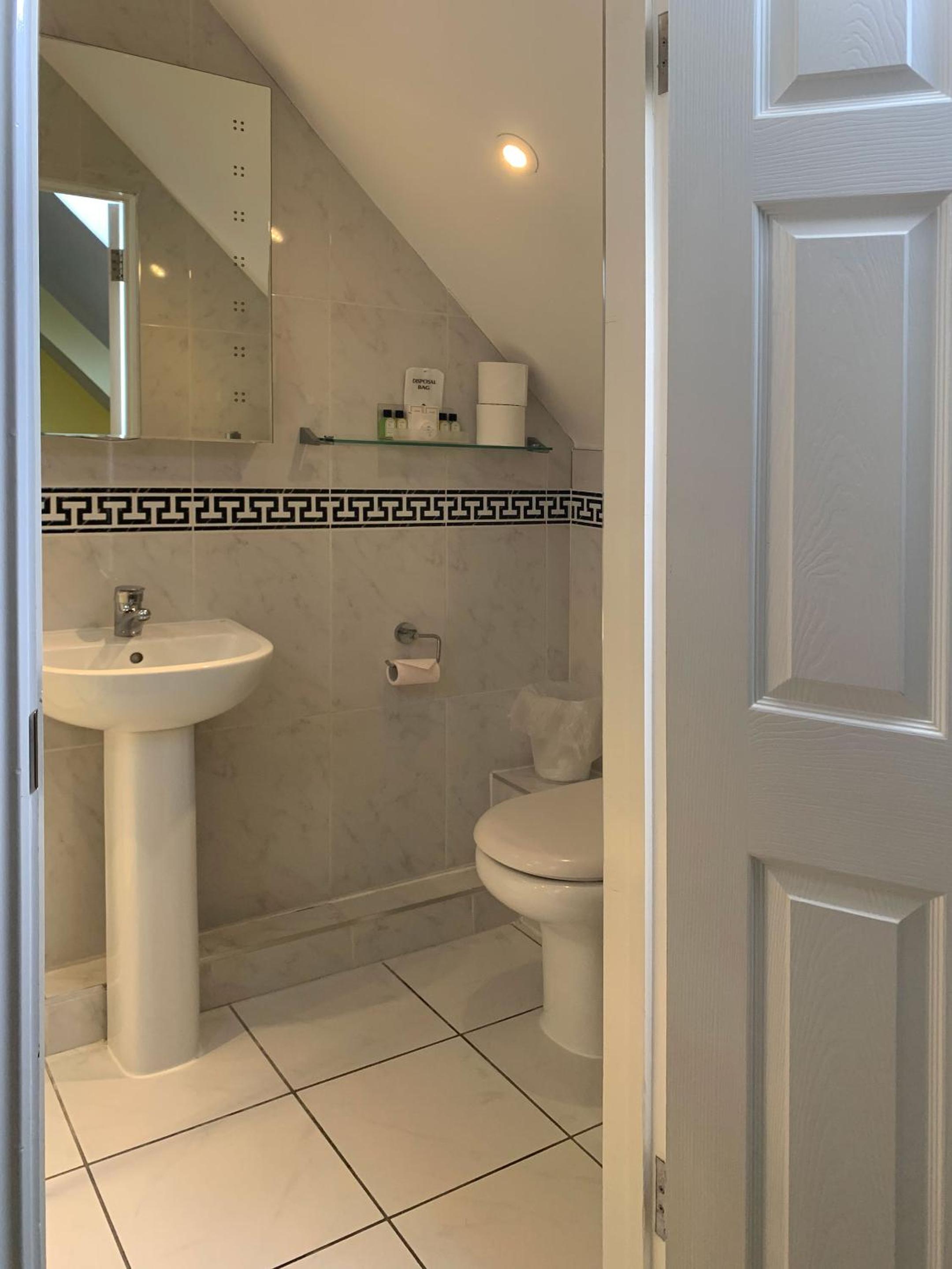 Classic Double or Twin Room - Photo 7