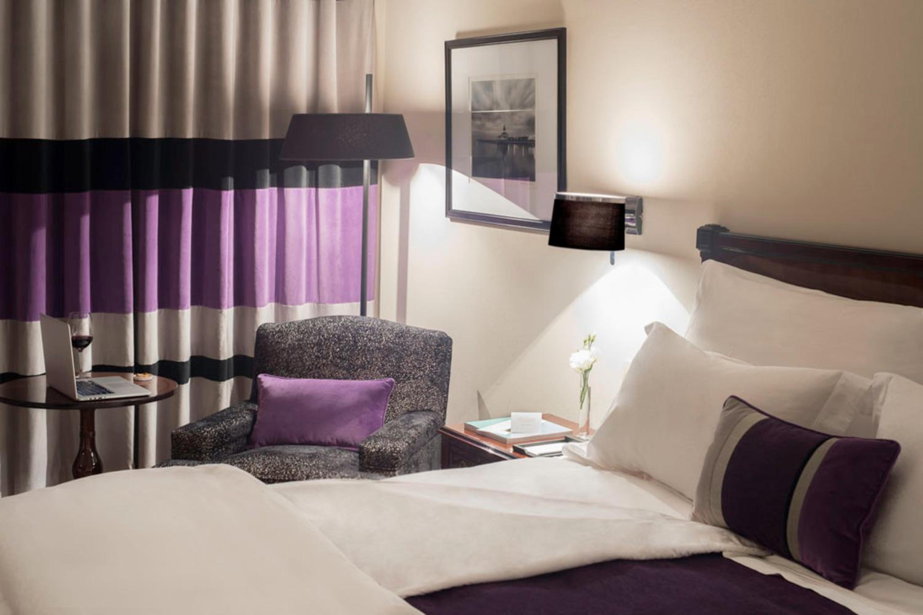 Superior Queen Room thumbnail 6