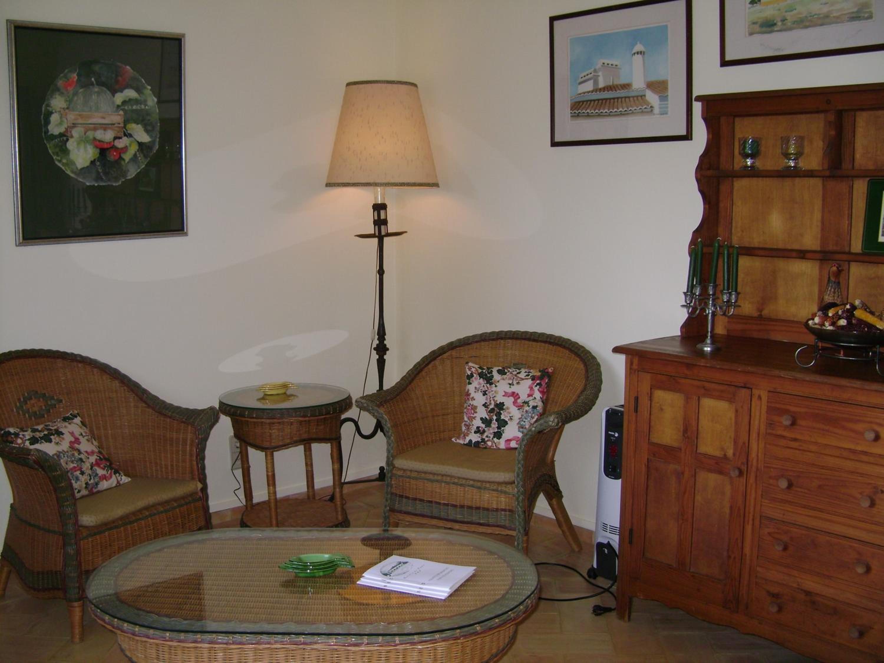 One-Bedroom Apartment photo 3