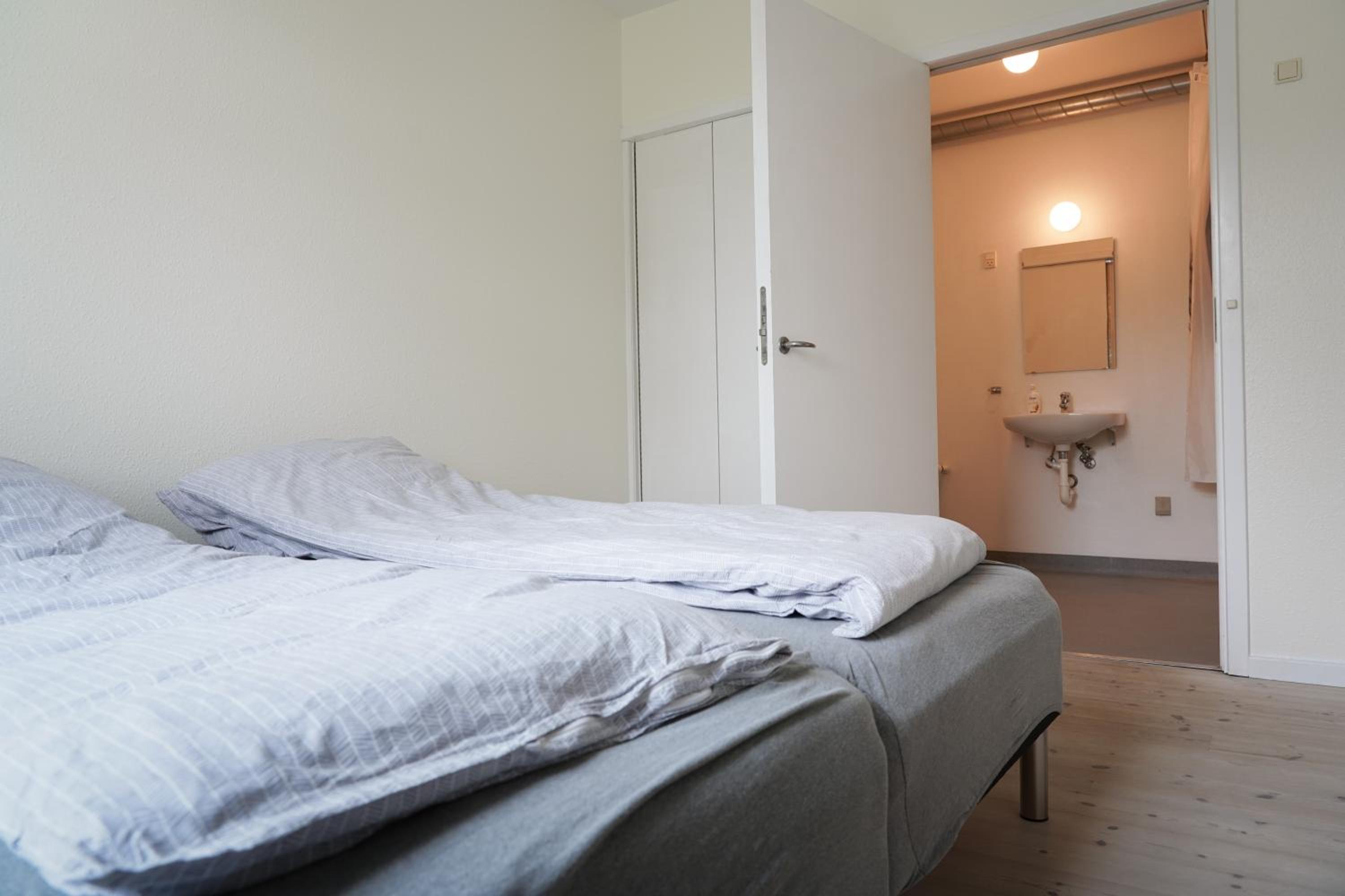 Apartment with Shower photo 2