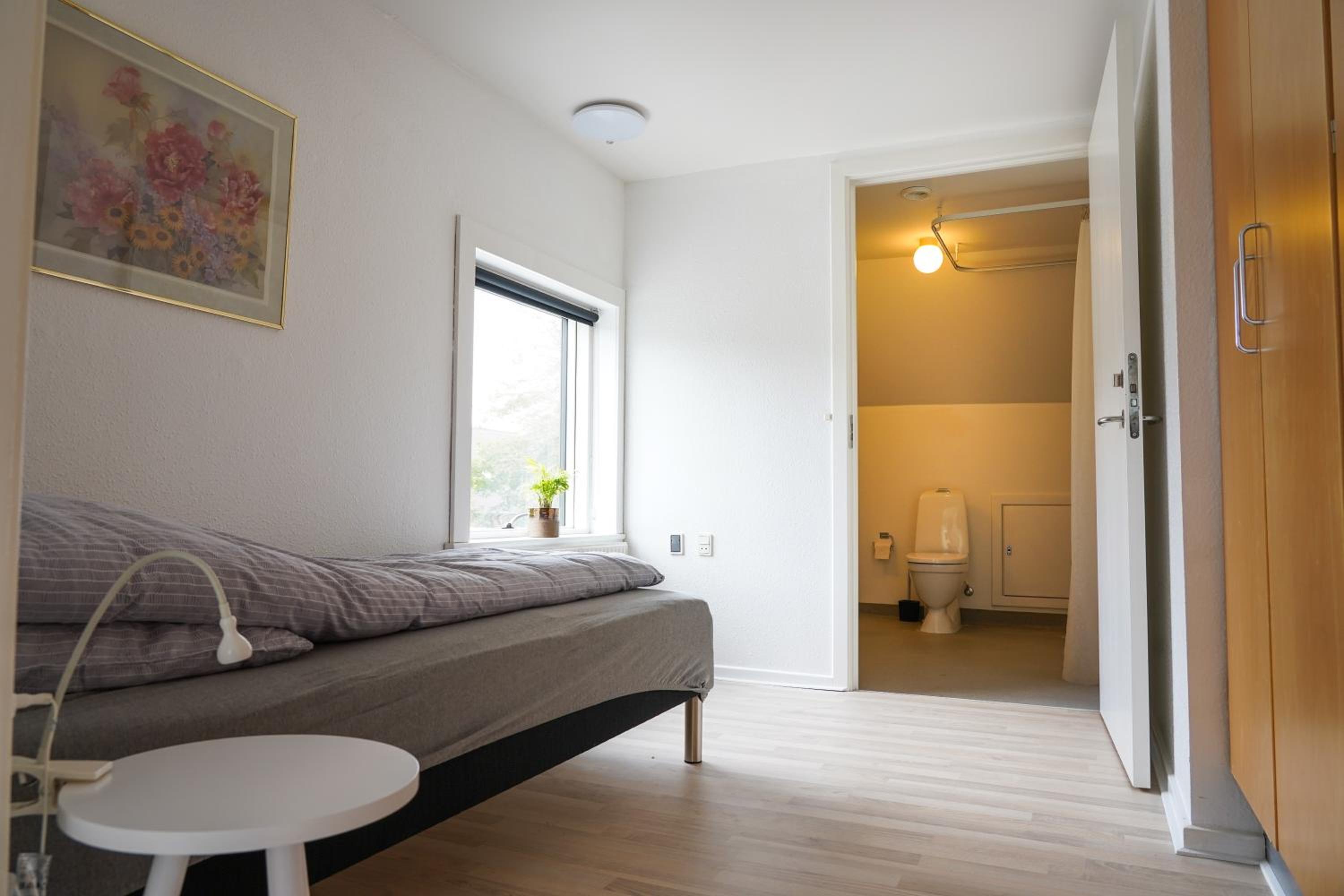 Apartment with Shower photo 3