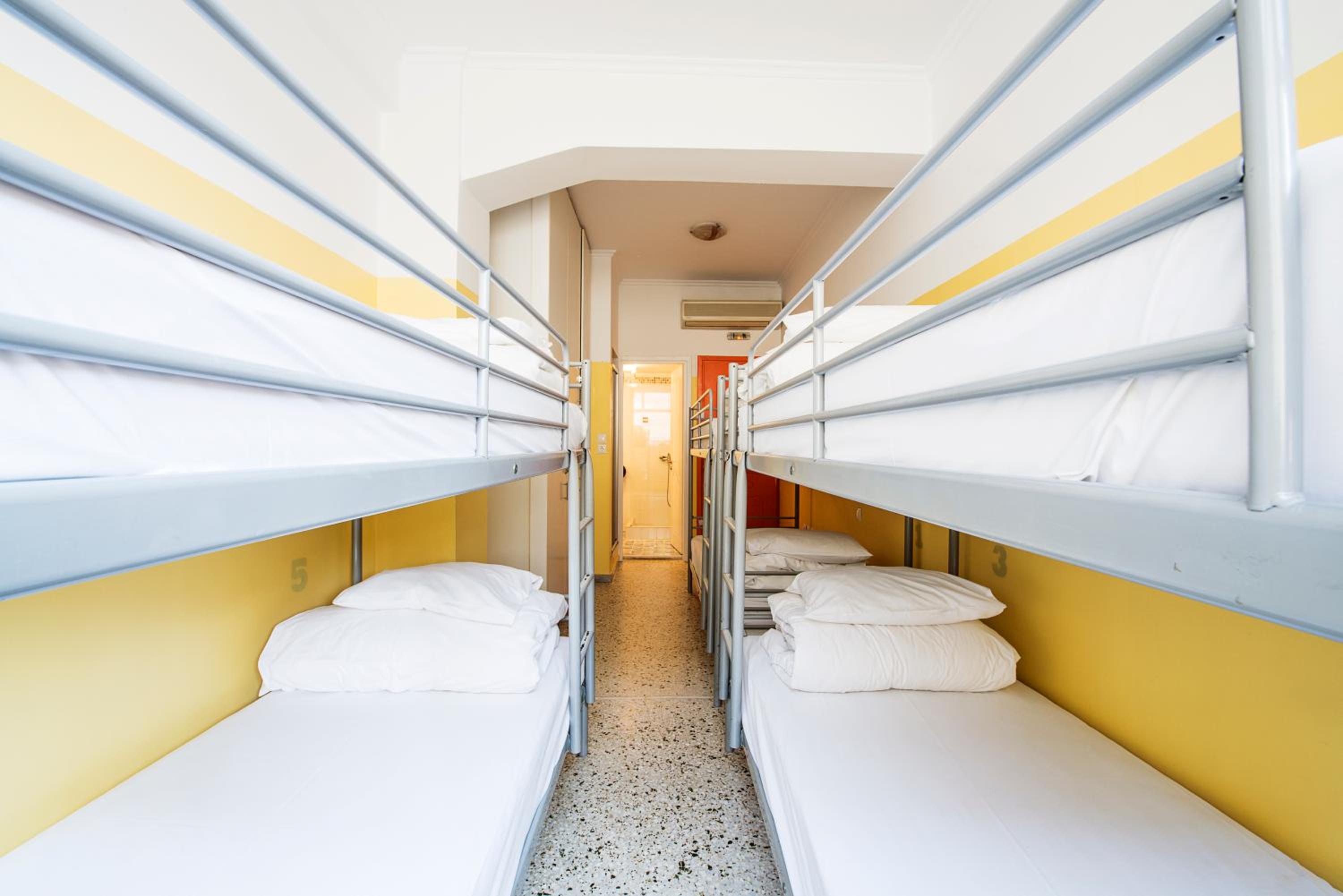 Bed in 6-Bed Mixed Dorm Ensuite photo 1
